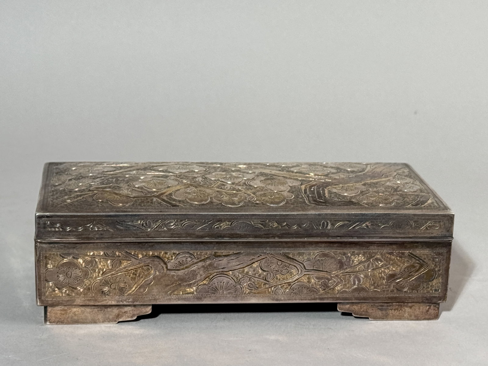 A JAPANESE SILVER BOX WITH PLUM BLOSSOM - 4