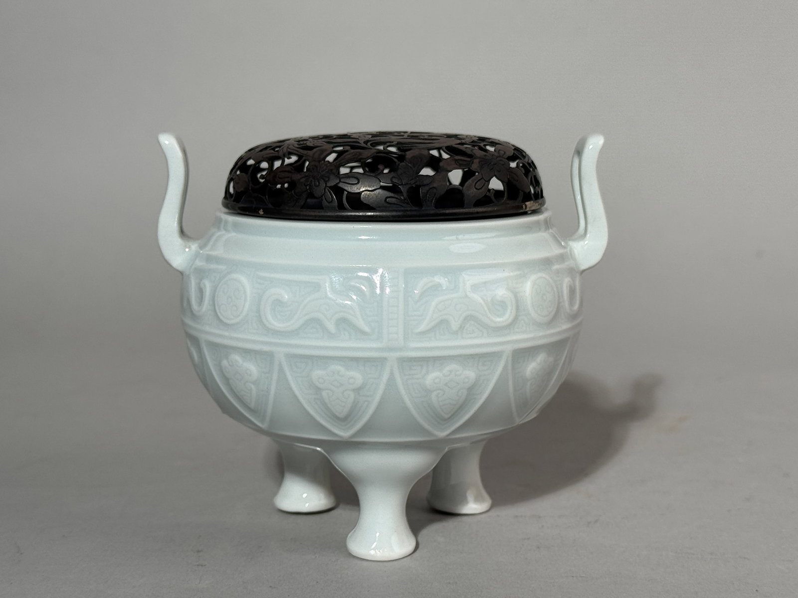 A JAPANESE STUDIO PORCELAIN CENSER WITH BOX - 2