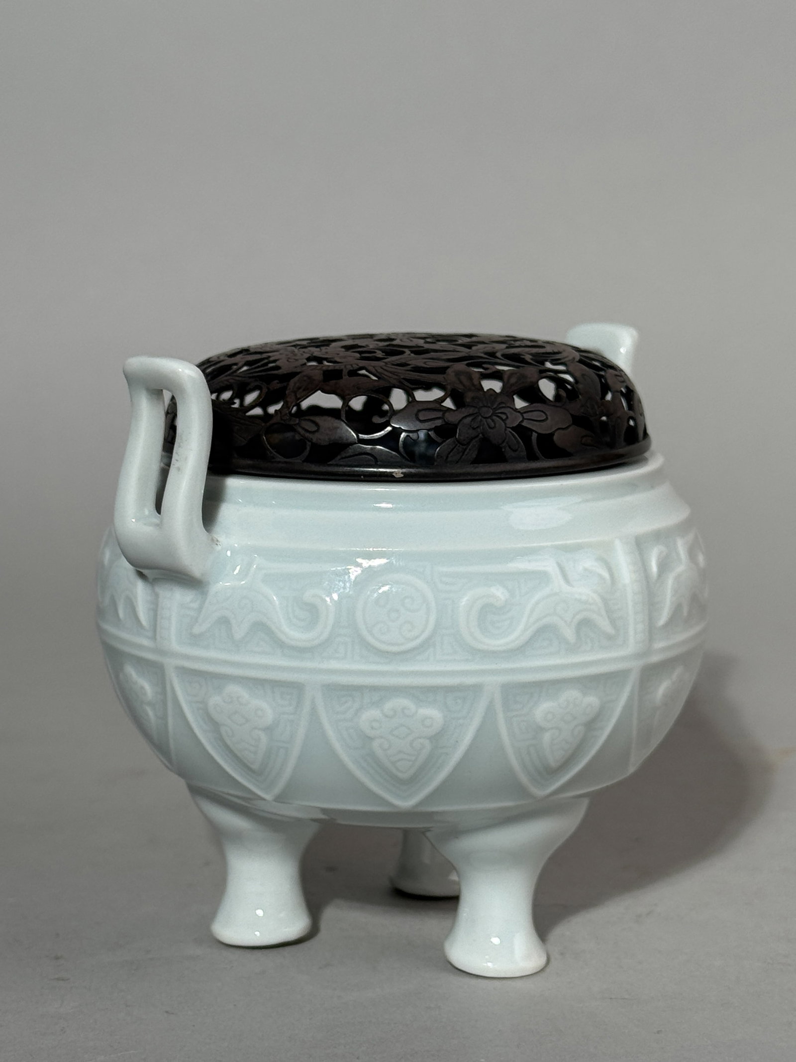 A JAPANESE STUDIO PORCELAIN CENSER WITH BOX - 3