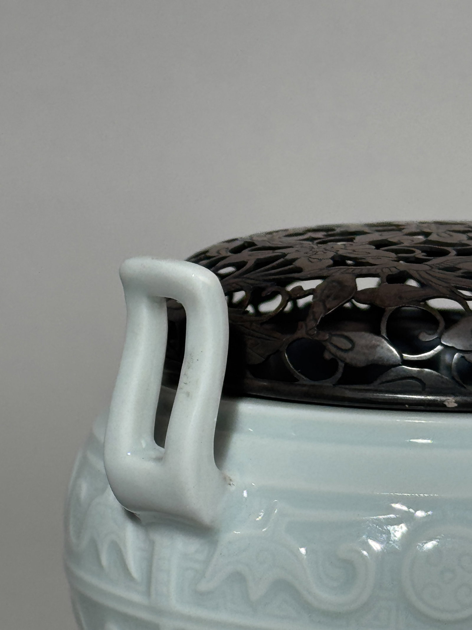 A JAPANESE STUDIO PORCELAIN CENSER WITH BOX - 4