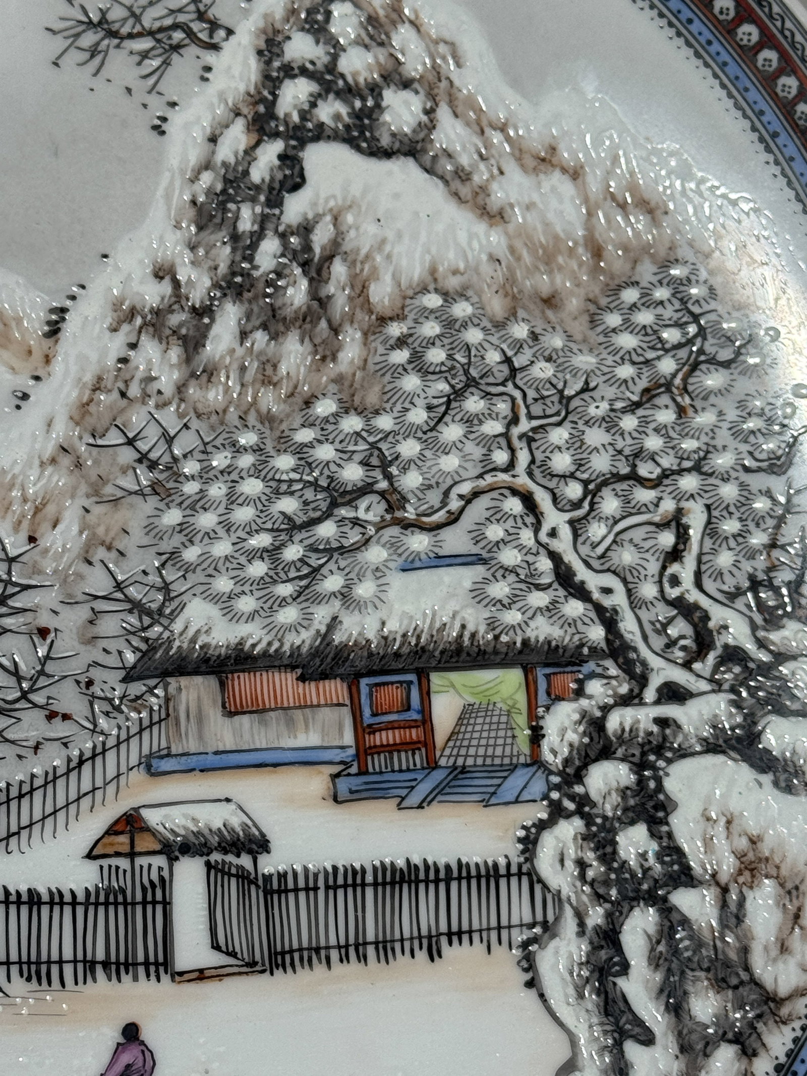 A CHINESE SNOW SCENE PORCELAIN CHARGER - 2