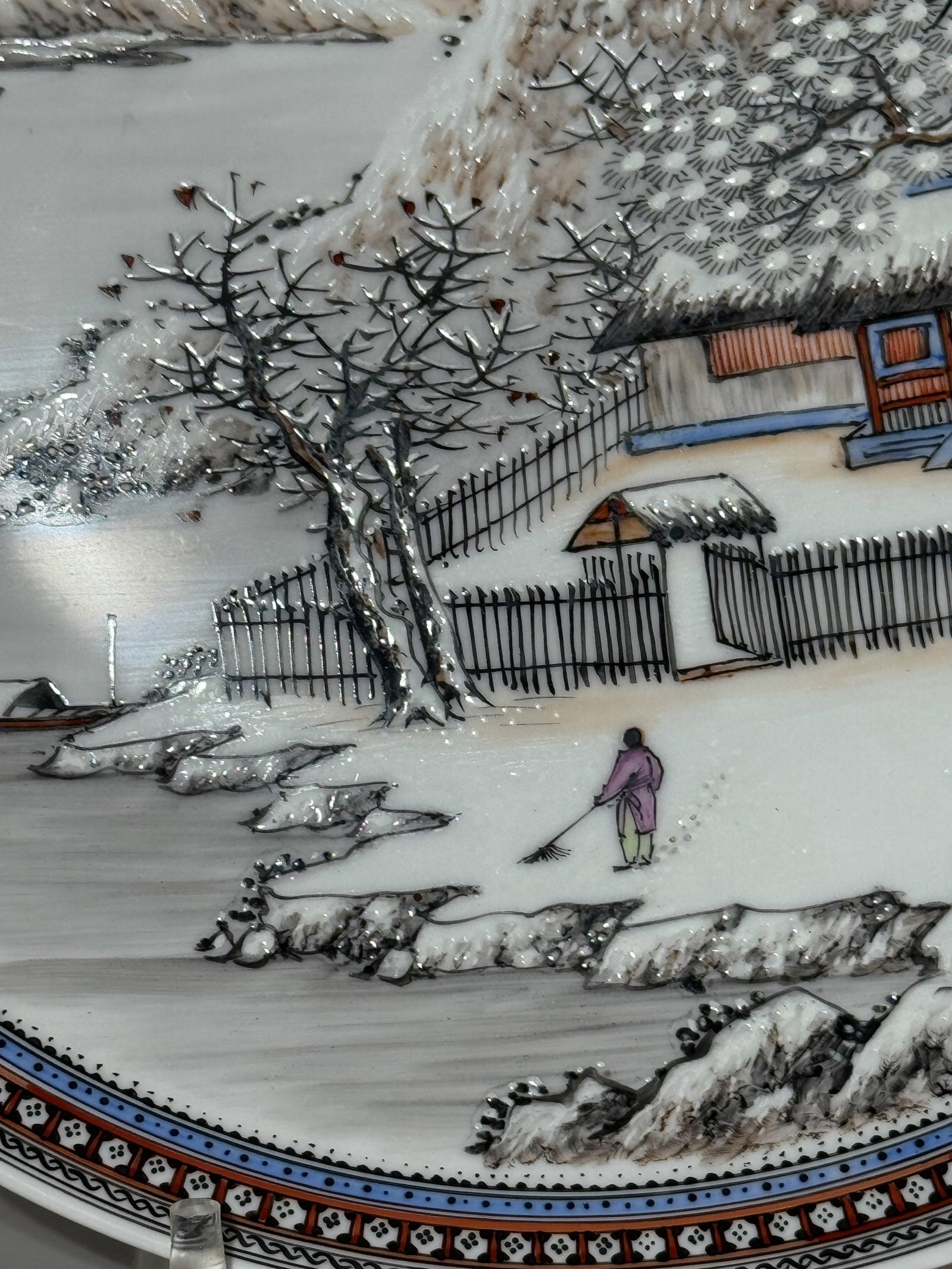A CHINESE SNOW SCENE PORCELAIN CHARGER - 6