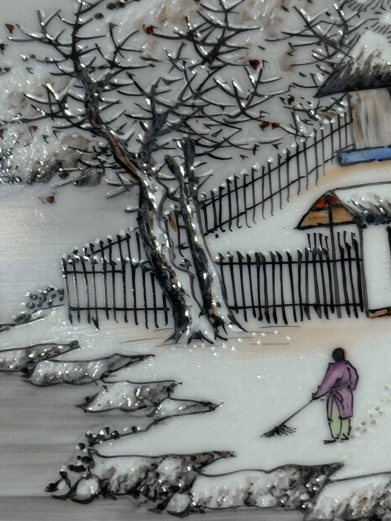 A CHINESE SNOW SCENE PORCELAIN CHARGER - 7