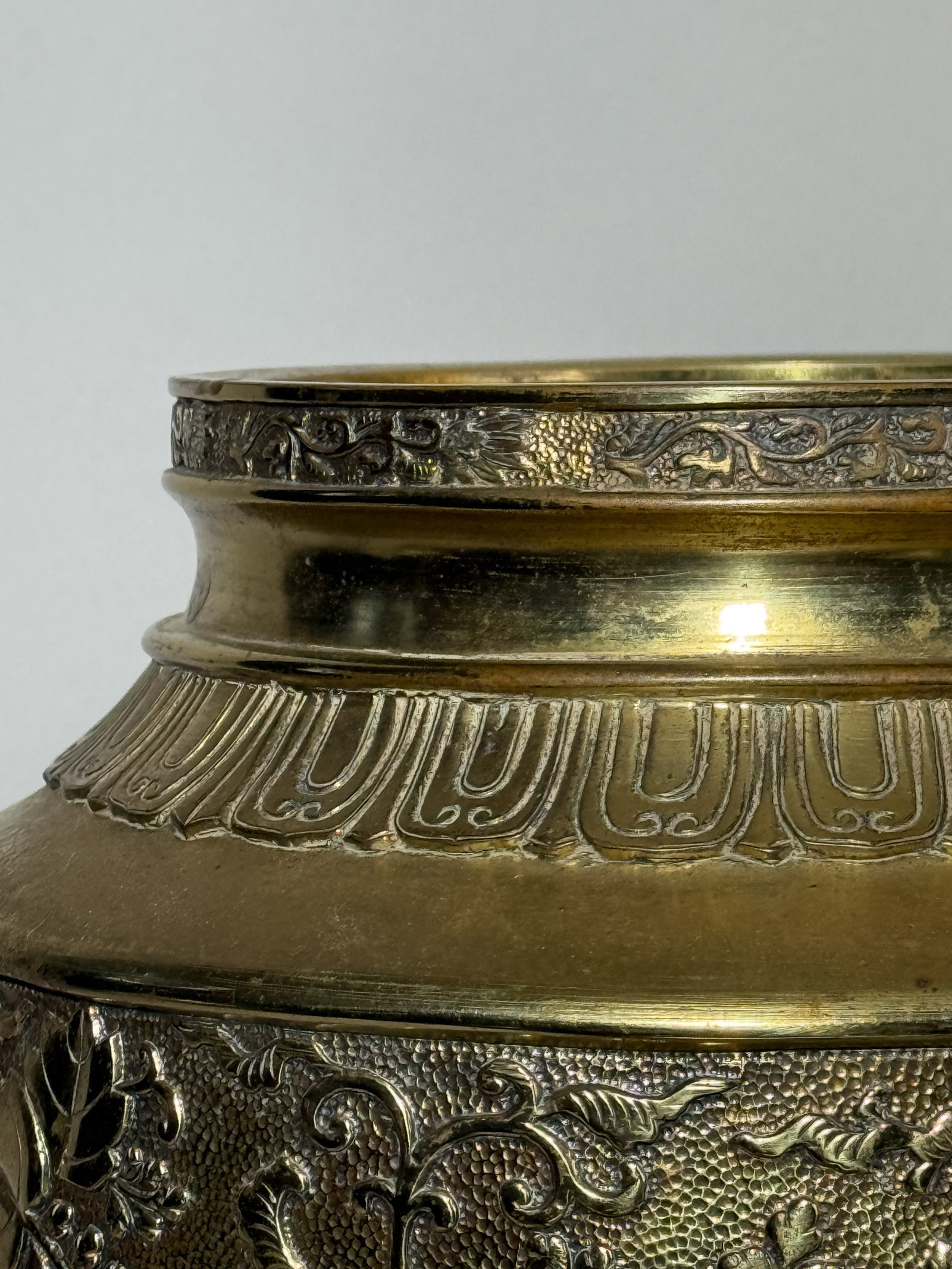 JAPANESE MEIJI BRONZE VASE WITH PHOENIX MOTIF - 4