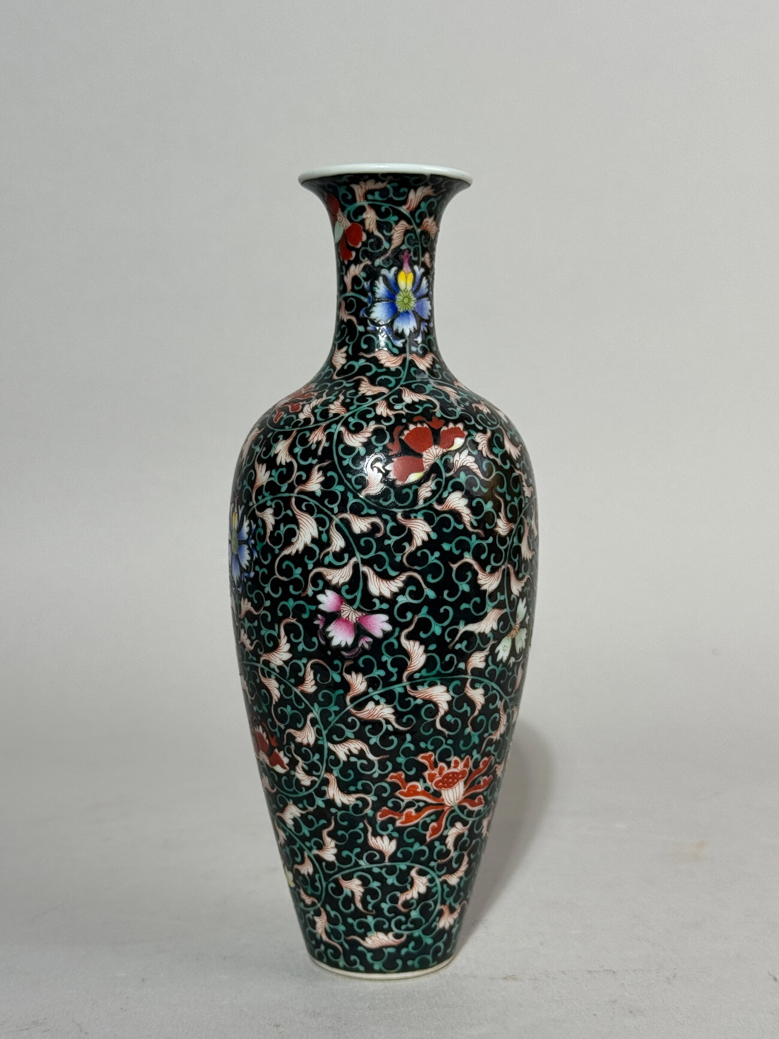 CHINESE FAMILLE NOIR PORCELAIN VASE WITH FLORAL MOTIF: A Chinese Famille Noir porcelain vase with a floral motif and an underglaze blue mark. Dimensions: Height: 7.5 in. (19.1 cm). Note: This item is in New York, where it can be shipped from.