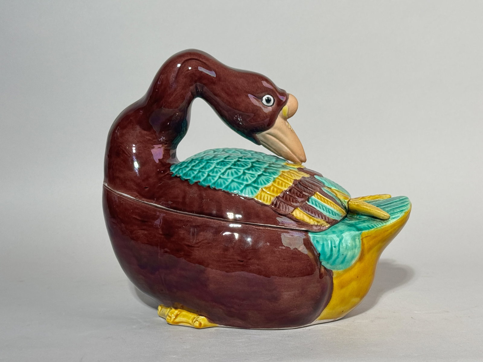 CHINESE SANCAI PORCELAIN BOX OF GOOSE FORM (1 of 8)