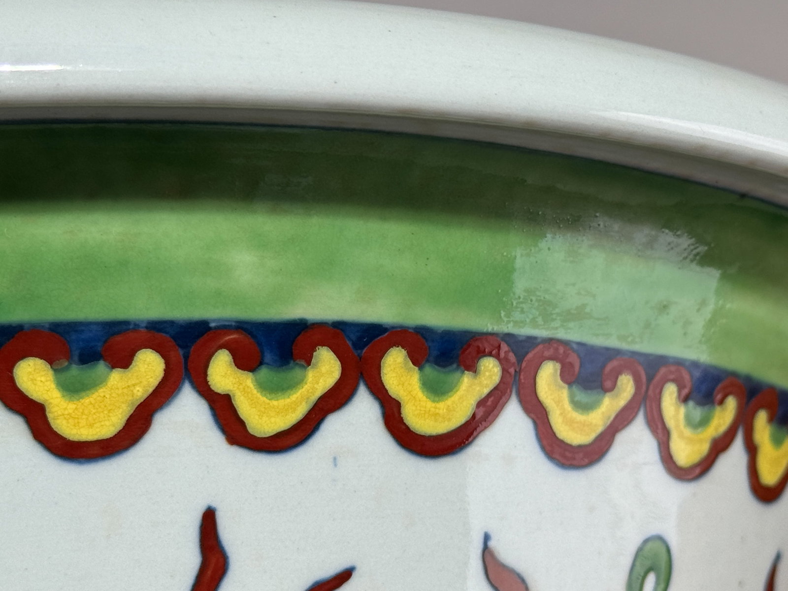 LARGE CHINESE FAMILLE VERTE BEAKER VASE WITH FOO LIONS - 10