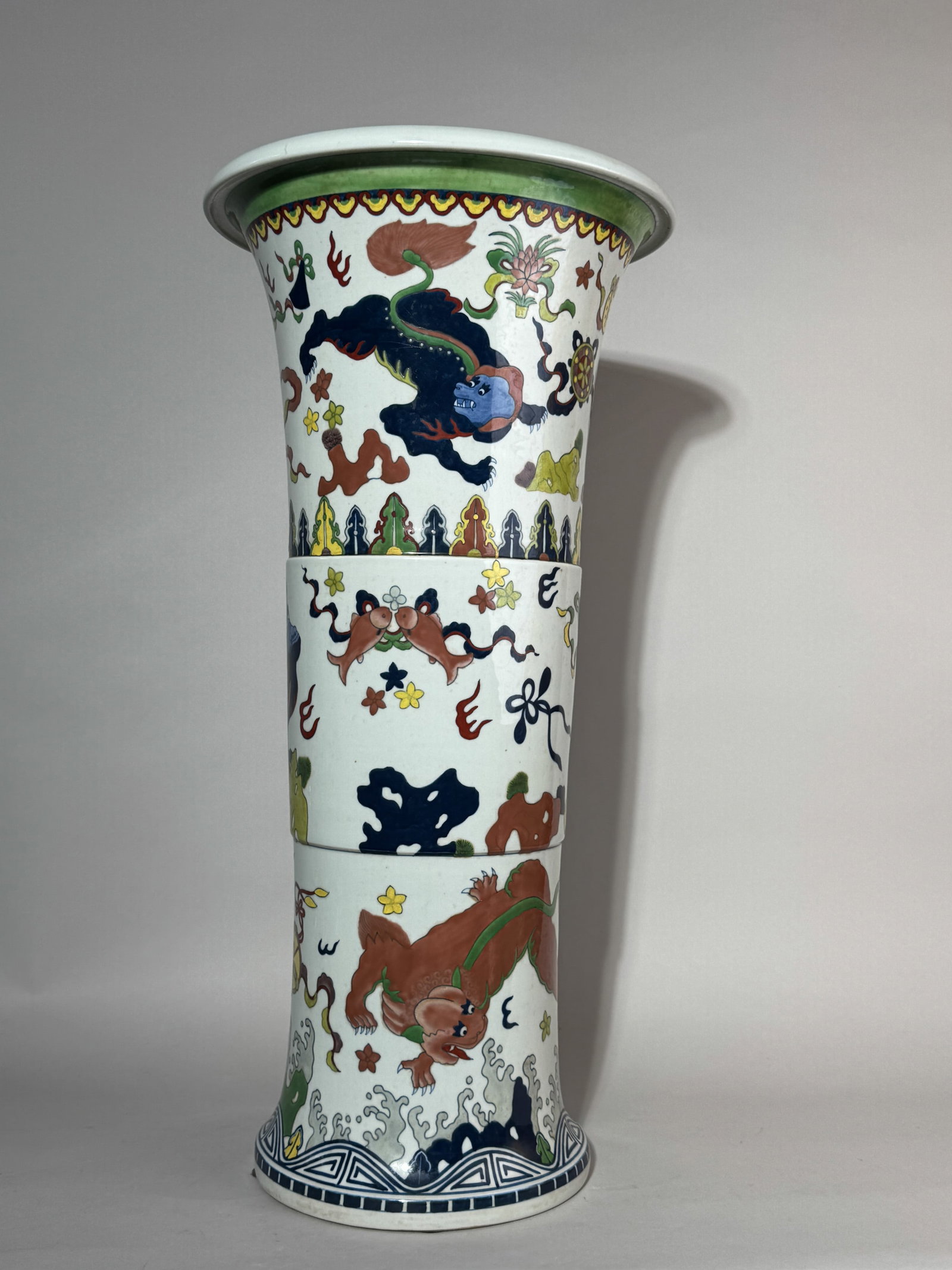 LARGE CHINESE FAMILLE VERTE BEAKER VASE WITH FOO LIONS: A large Chinese Famille Verte porcelain beaker-shaped vase with foo lions. Dimensions: Height: 25 in. (63.5 cm). Note: This item is in New York, where it can be shipped from.