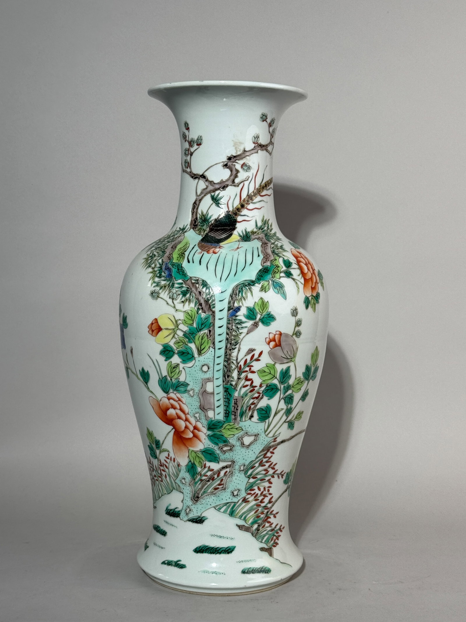 CHINESE FAMILLE VERTE PORCELAIN VASE WITH BIRD AND FLORAL DESIGN (1 of 13)