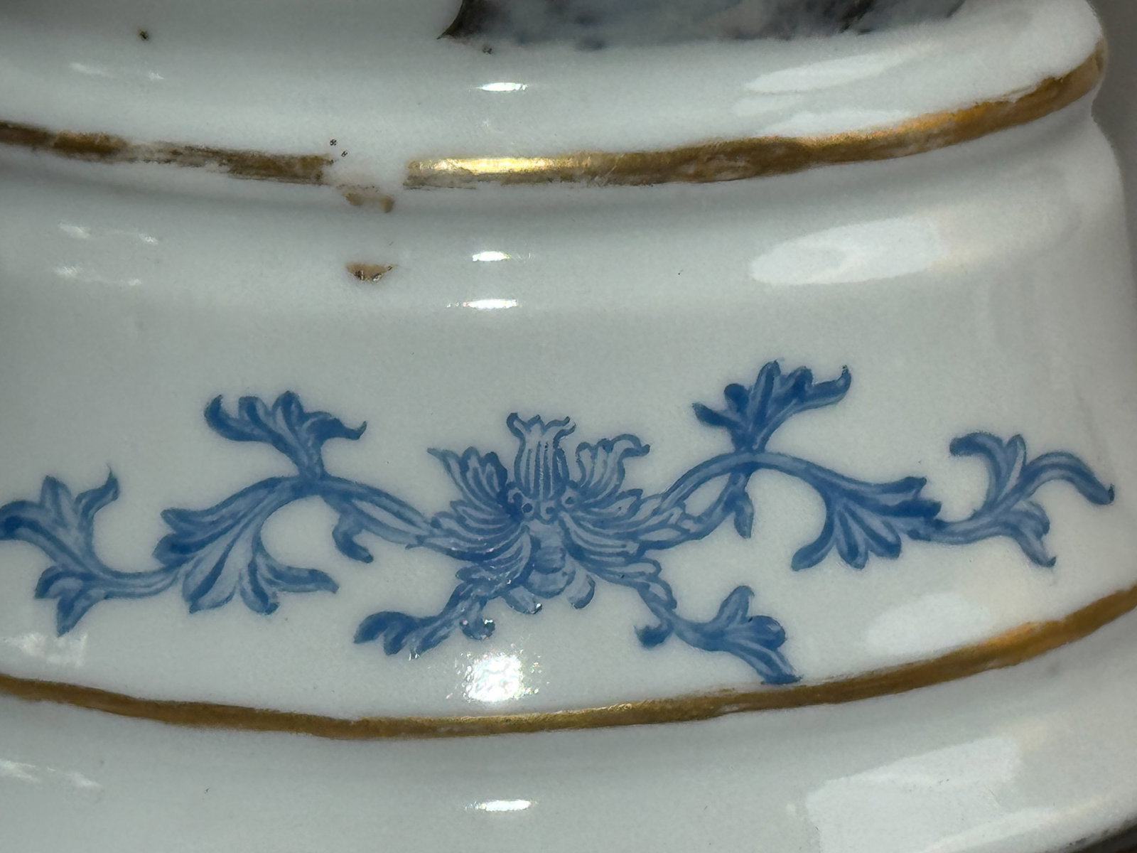 CHINESE FAMILLE ROSE PORCELAIN VASE LAMP WITH BIRD MOTIF - 5