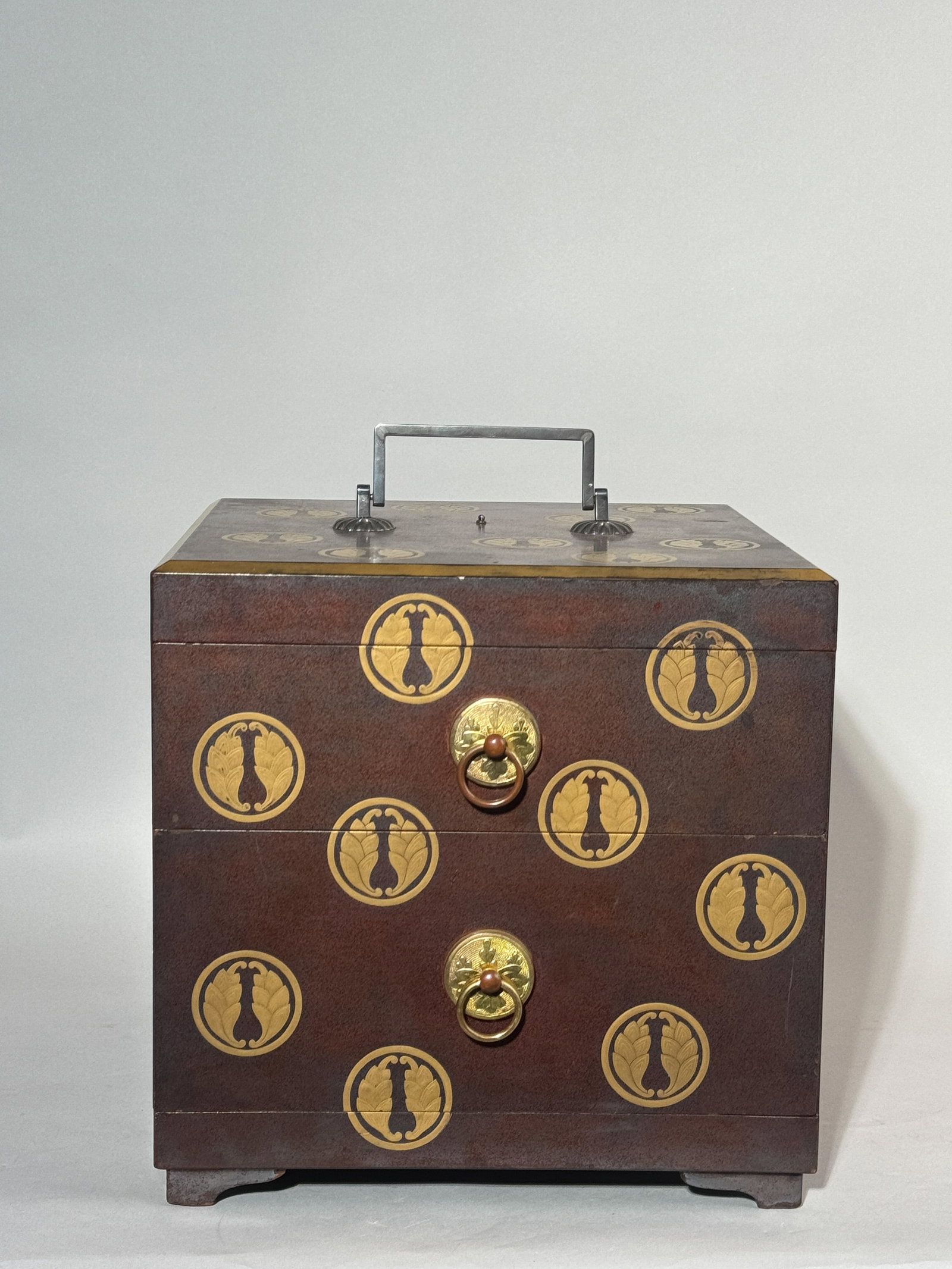 JAPANESE MAKI-E LACQUER CHEST WITH STERLING SILVER HANDLE (1 of 12)