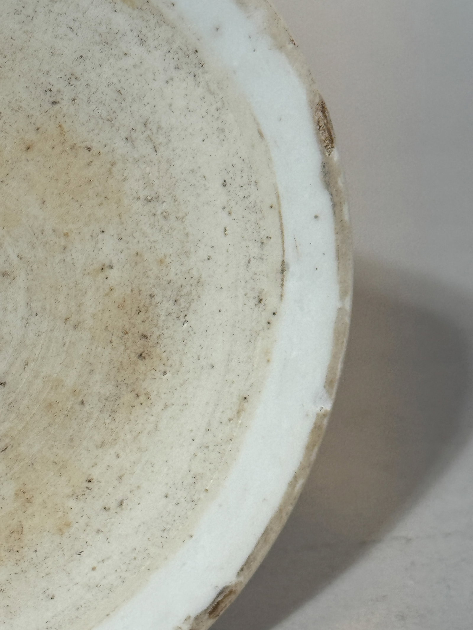 CHINESE SCHOLAR PORCELAIN BRUSHPOT WITH FIGURAL SCENE - 13