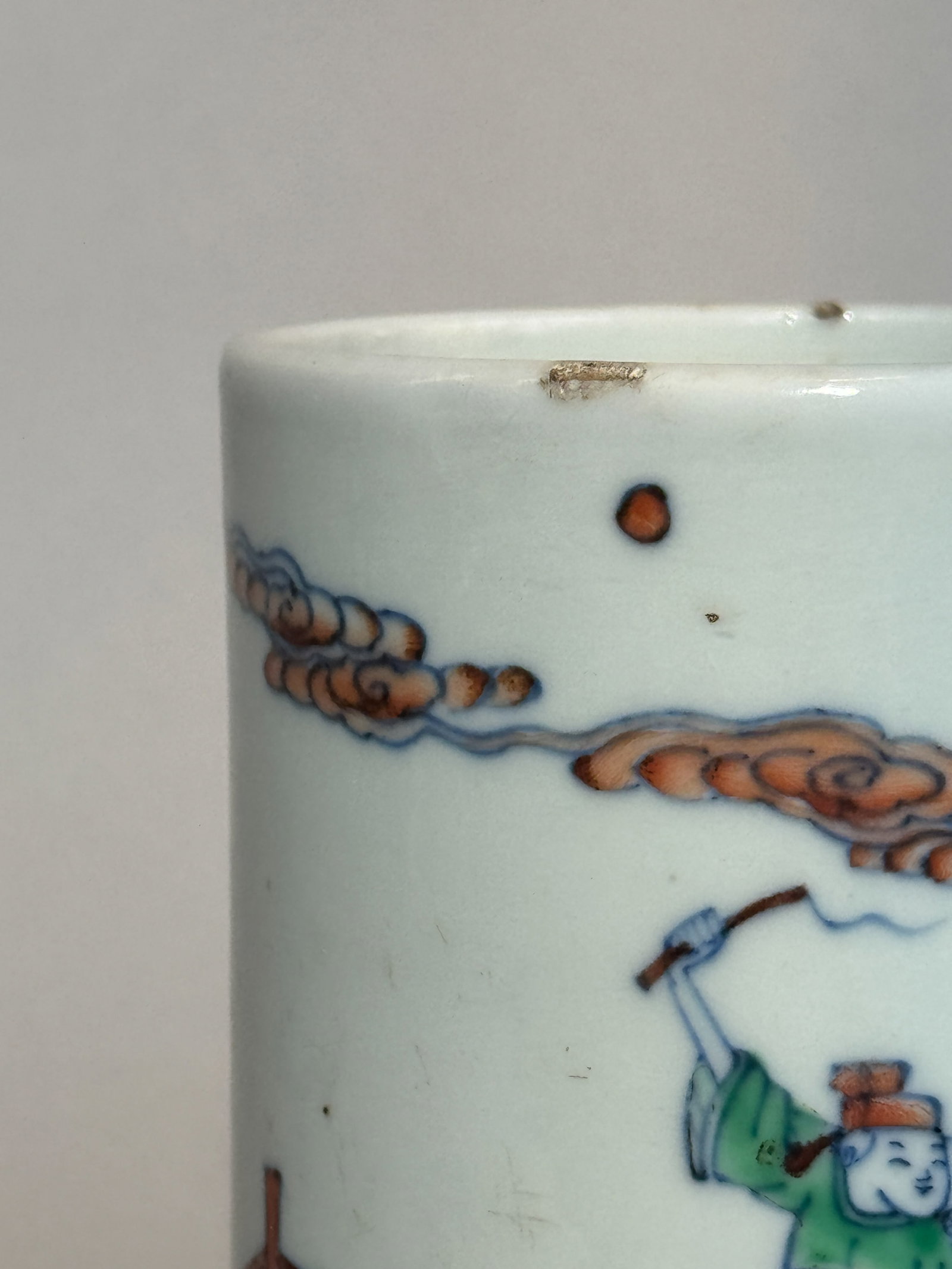 CHINESE SCHOLAR PORCELAIN BRUSHPOT WITH FIGURAL SCENE - 3