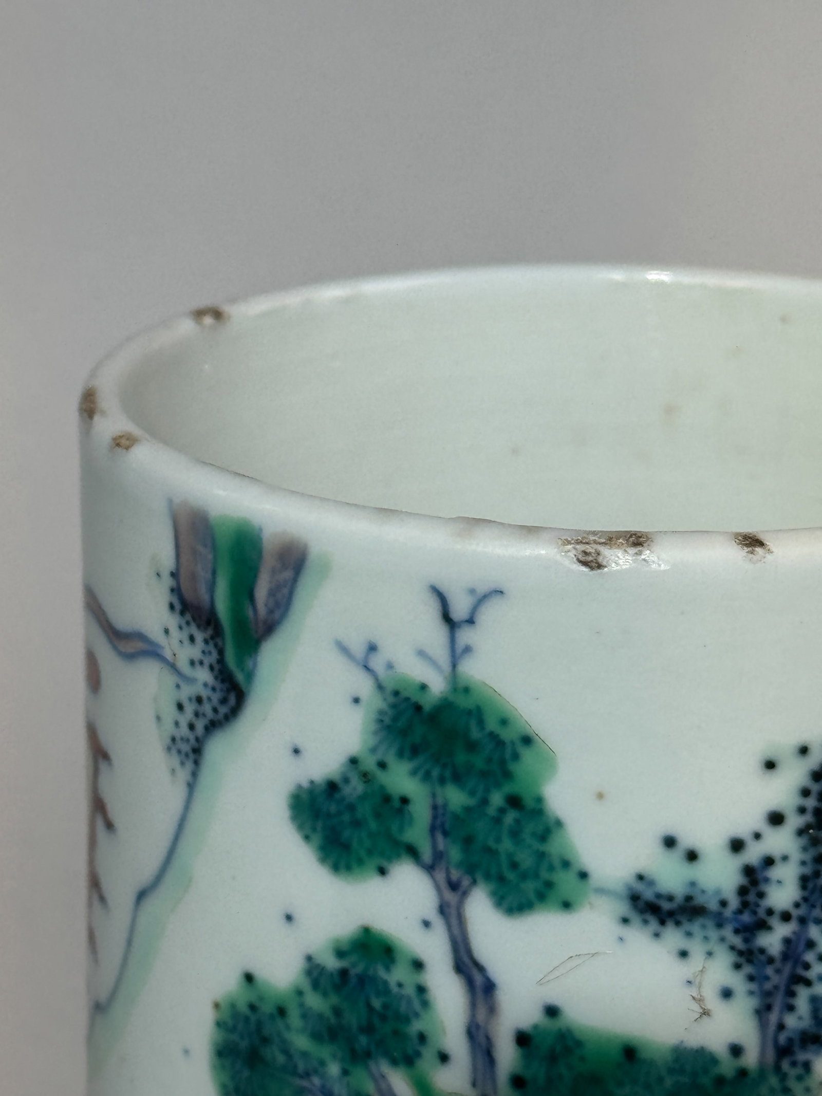 CHINESE SCHOLAR PORCELAIN BRUSHPOT WITH FIGURAL SCENE - 8