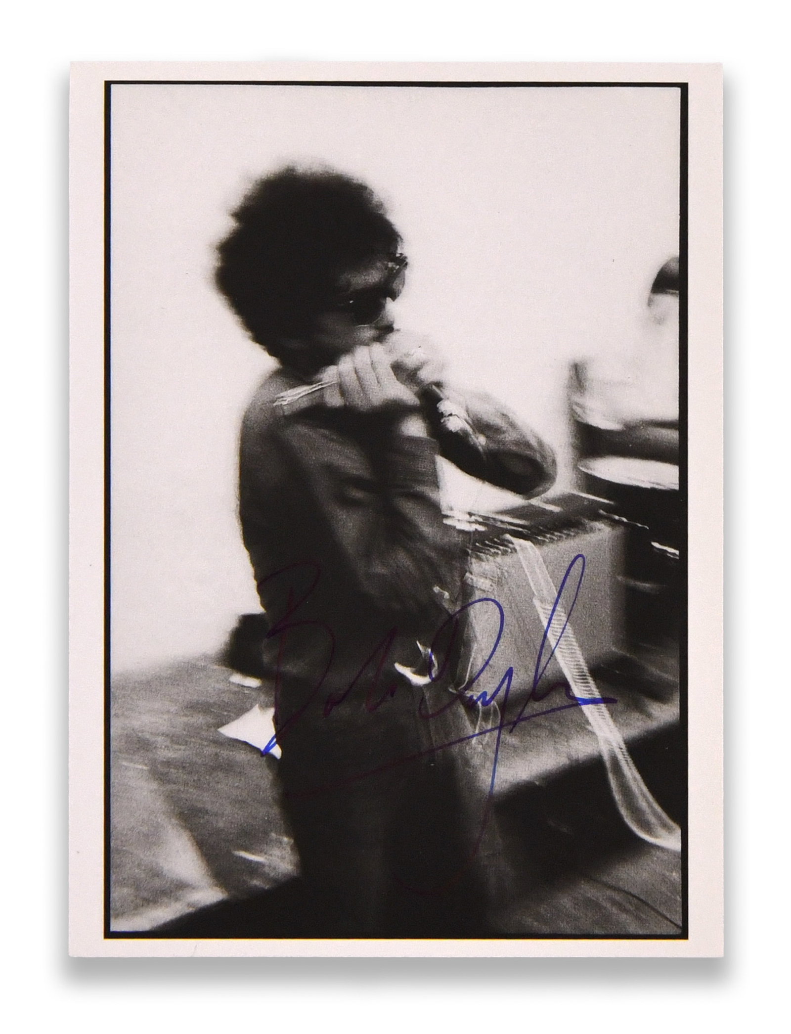 BOB DYLAN, PHOTOGRAPHIC POSTCARD, BEARING SIGNATURE (1 of 2)