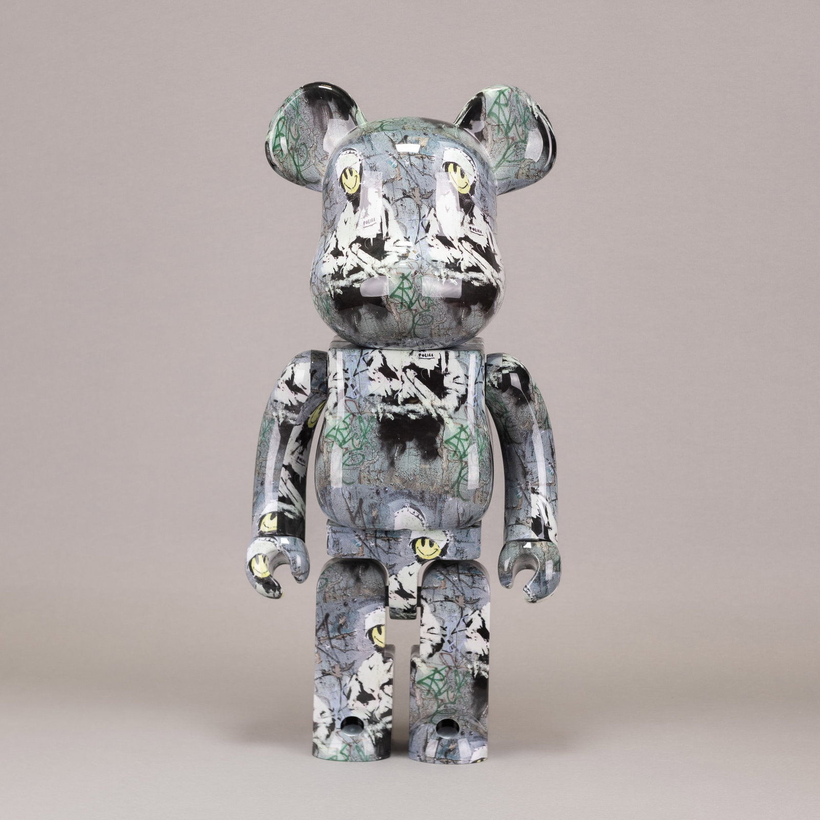 Bearbrick Brandalism Banksy Highwayman Brandalism X Medicom Toy: Be@rbrick Brandalism Banksy Highwayman, Brand new. 28.74"H x 9.45"W x 13.39"L (73 x 24 x 34 cm)