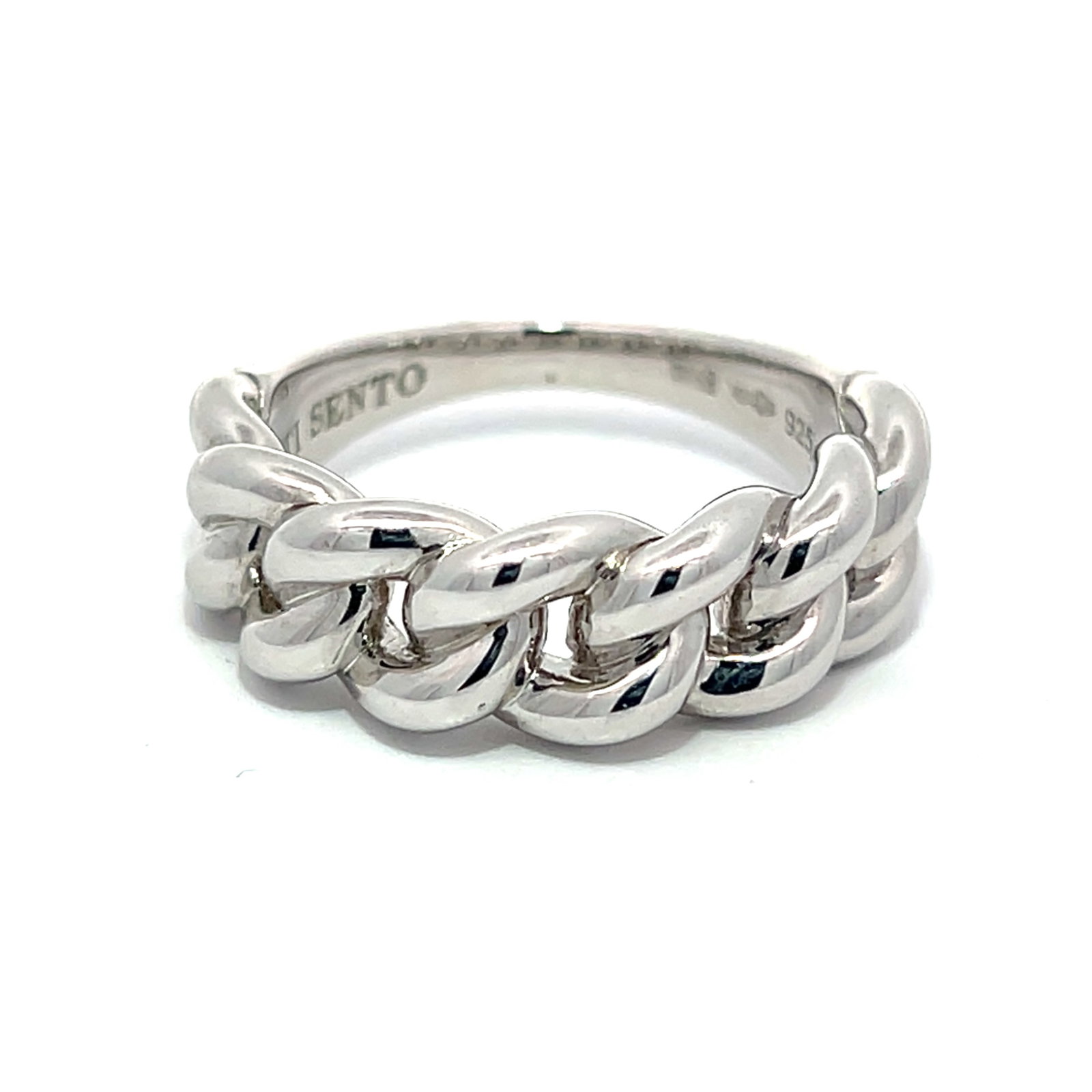 A TI SENTO SILVER RING: A TI SENTO silver ring. Overall 8 grams; size 7