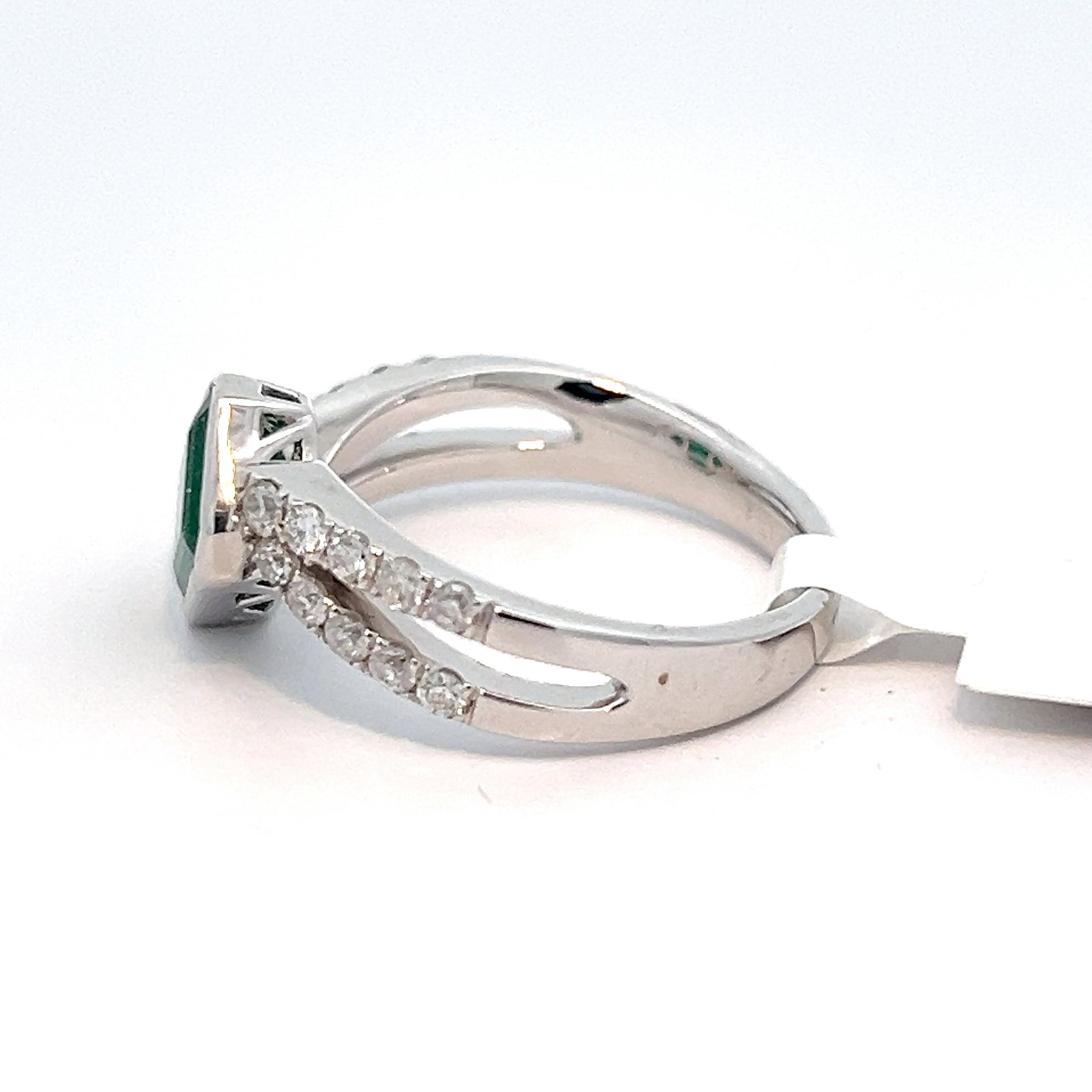 Platinum, Emerald and Diamond Ring with GGA Report - 3