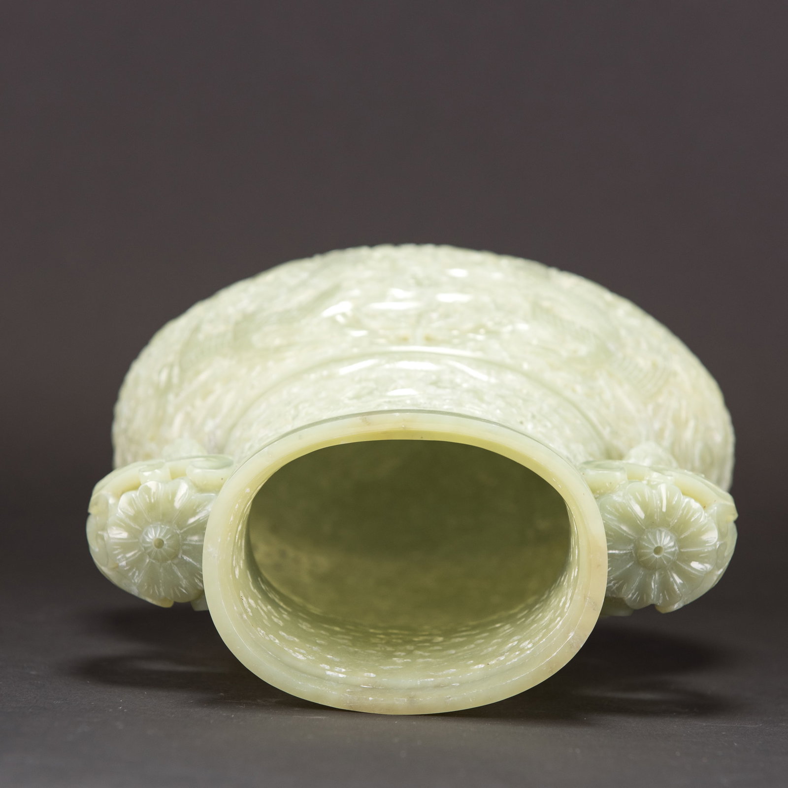 A CARVED CELADON WHITE JADE VASE AND COVER, MID-20TH CENTURY - 11