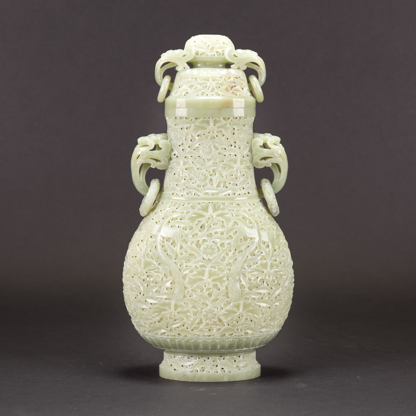 A CARVED CELADON WHITE JADE VASE AND COVER, MID-20TH CENTURY - 2