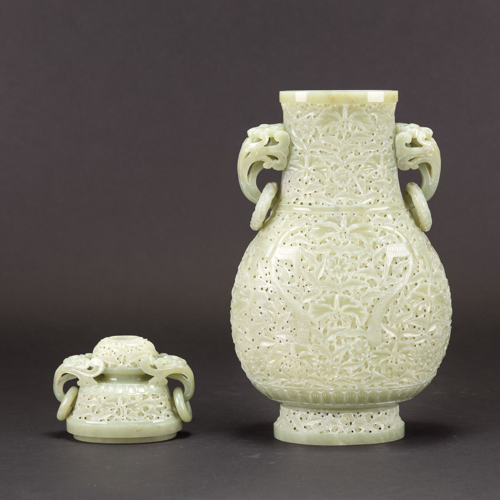 A CARVED CELADON WHITE JADE VASE AND COVER, MID-20TH CENTURY - 5
