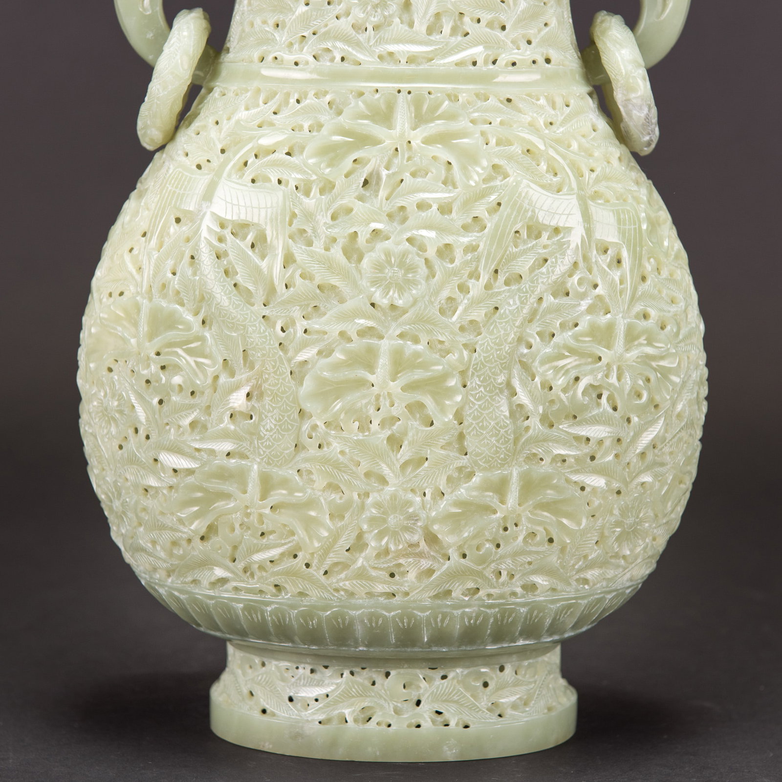 A CARVED CELADON WHITE JADE VASE AND COVER, MID-20TH CENTURY - 6