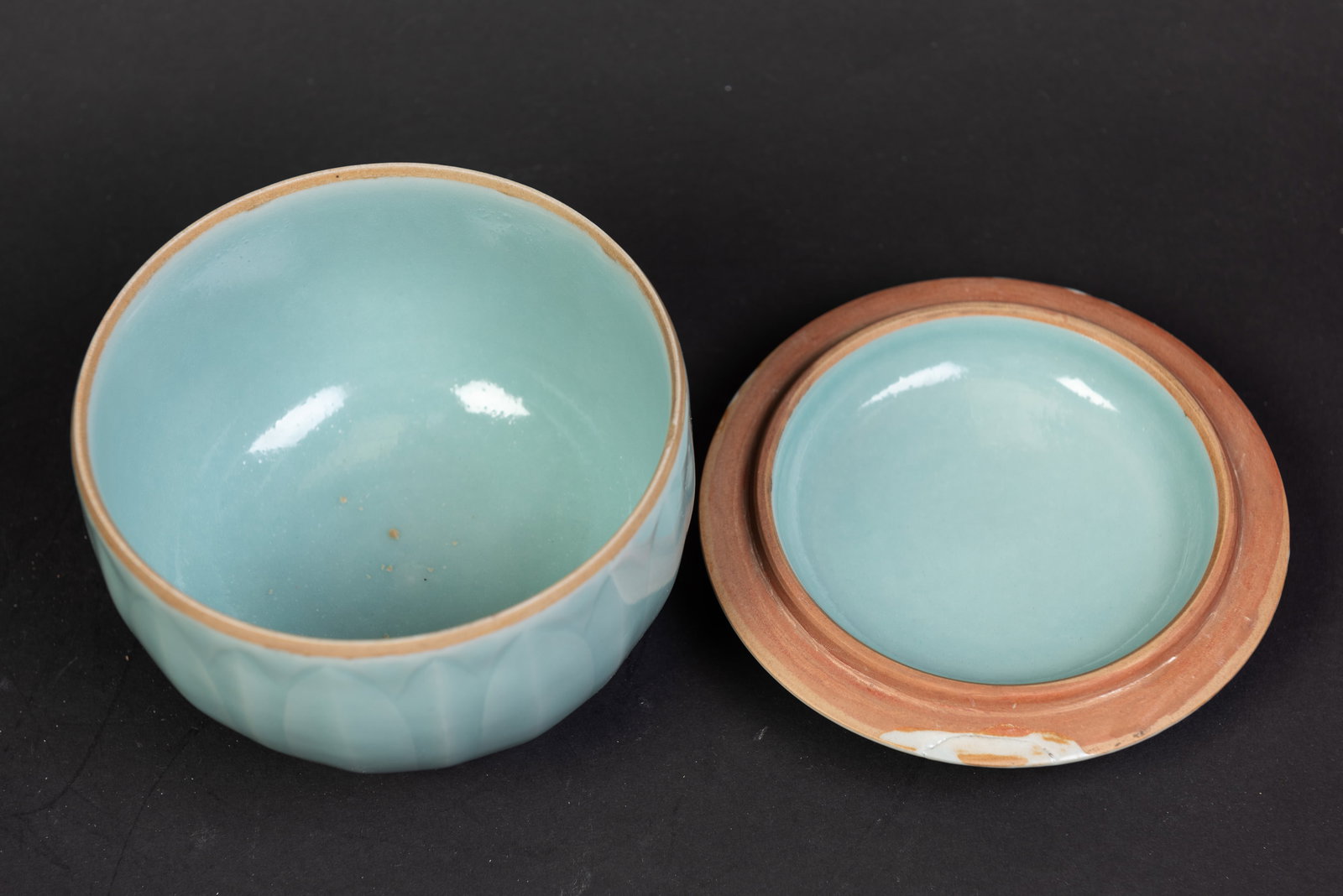 A CELADON PORCELAIN JAR - 2