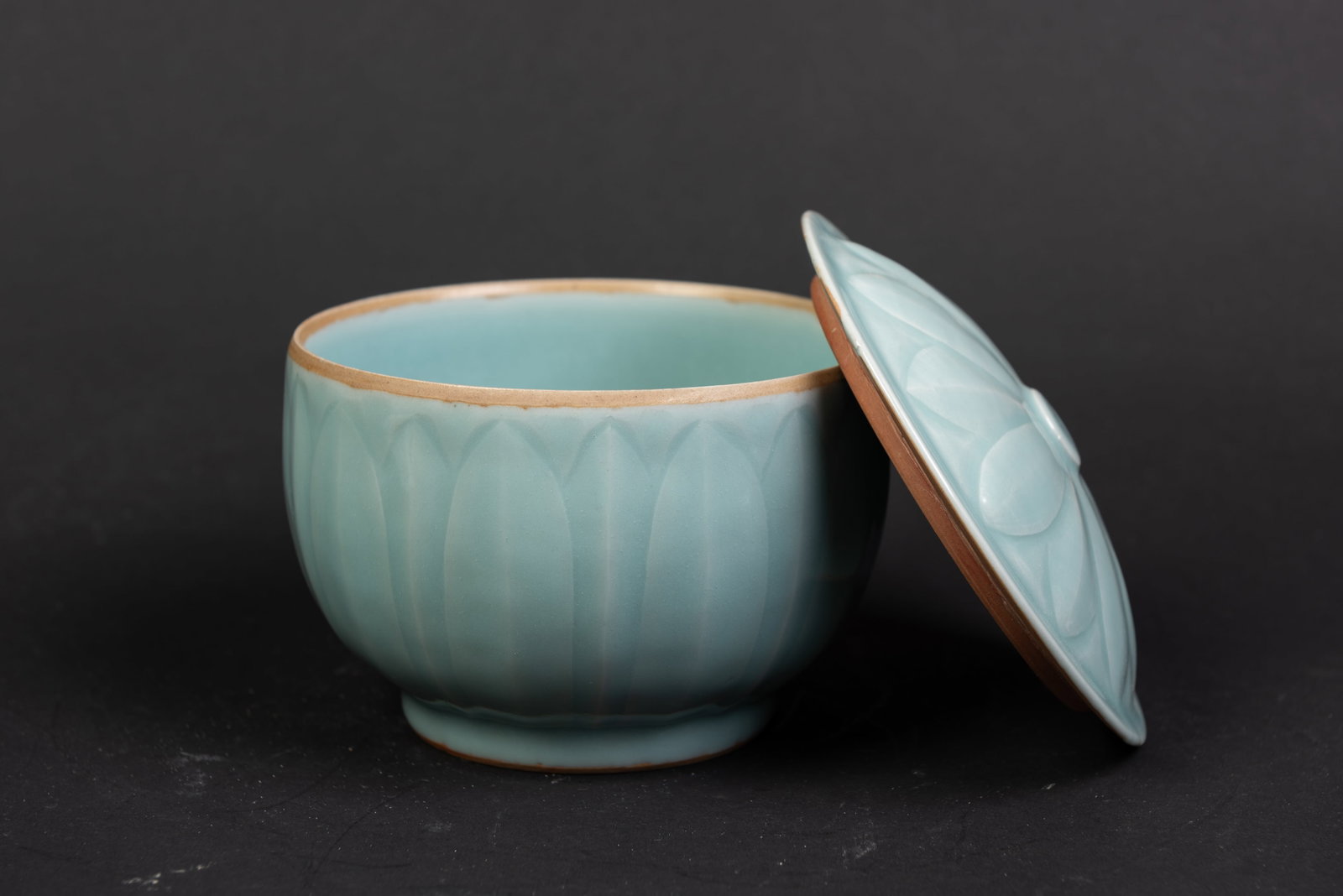 A CELADON PORCELAIN JAR - 3