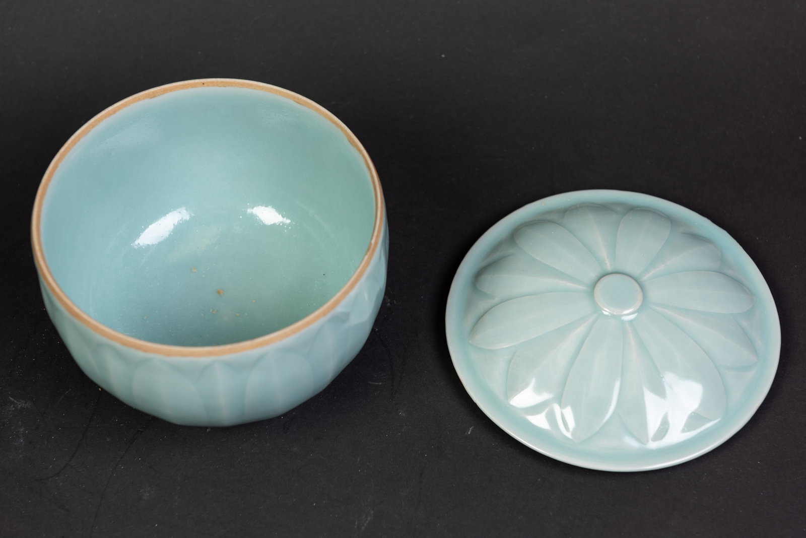 A CELADON PORCELAIN JAR - 4