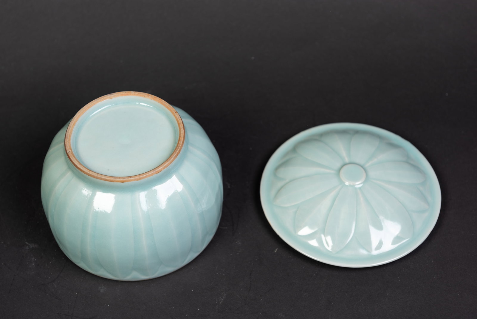 A CELADON PORCELAIN JAR - 5