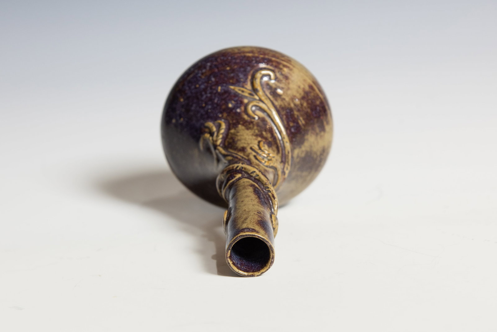 A Shiwan Ware Vase with Dragon Decoration, Qing Dynasty - 7