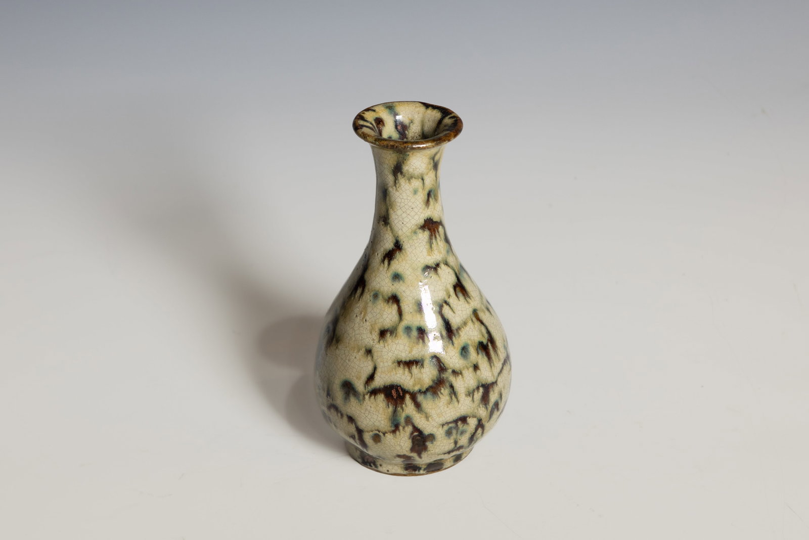 A Shiwan Ware Flambe-Glazed Vase, Qing Dynasty - 4
