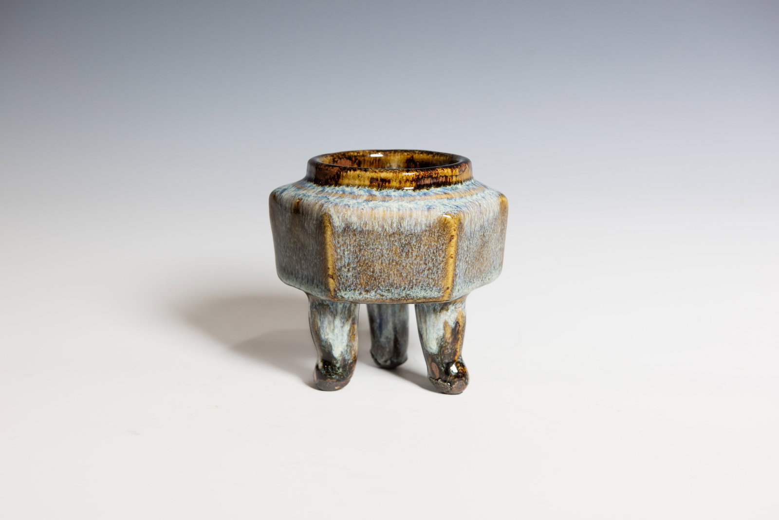 A Shiwan Ware Glazed Tripod Censer, Qing Dynasty - 3