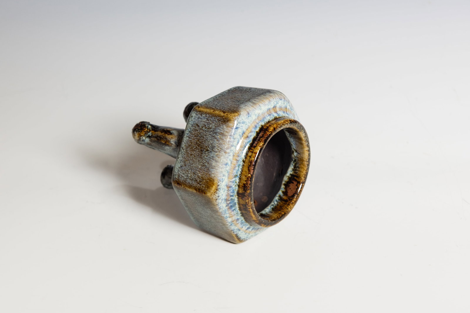 A Shiwan Ware Glazed Tripod Censer, Qing Dynasty - 5