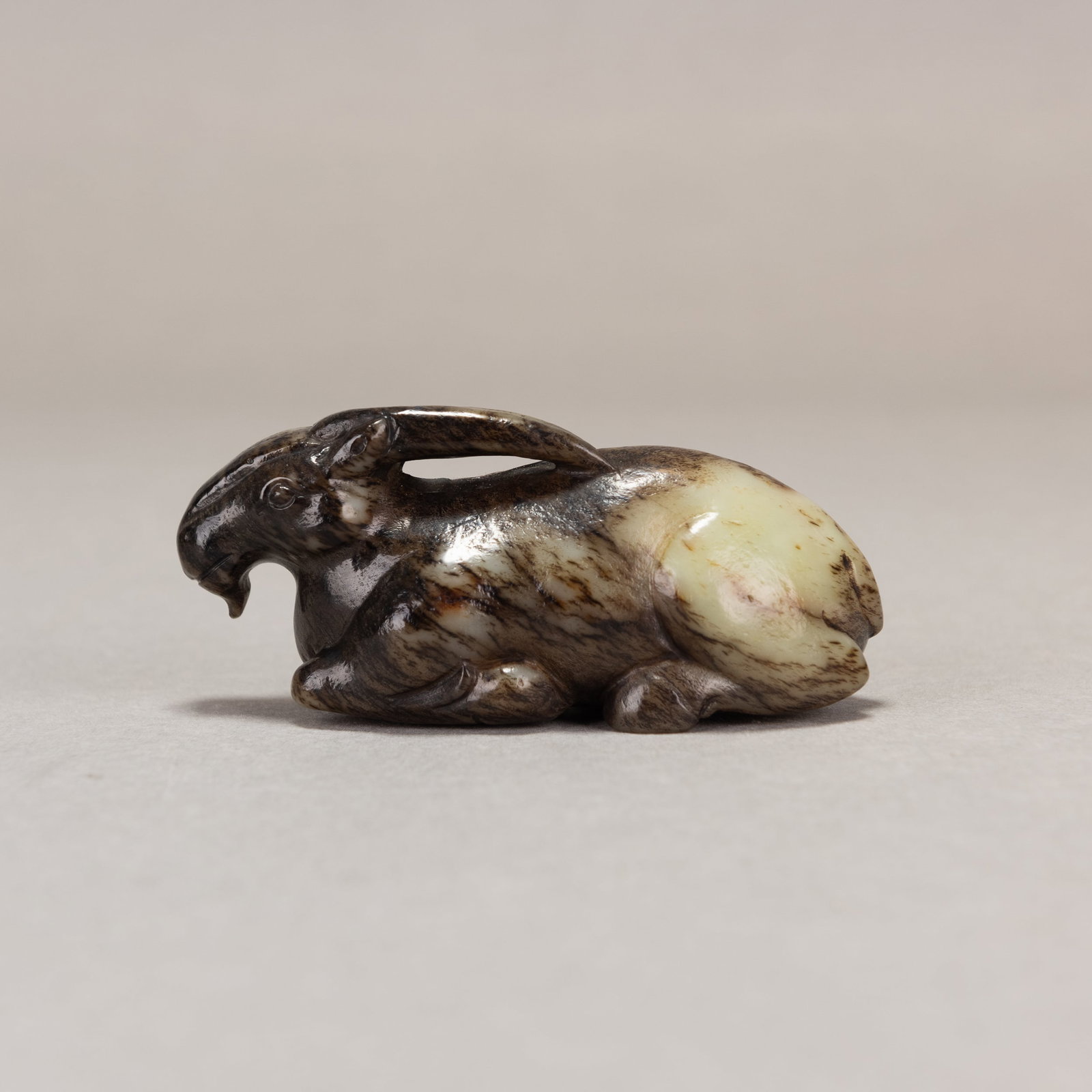 EARLY CHINESE JADE CARVING OF A GOAT - 4