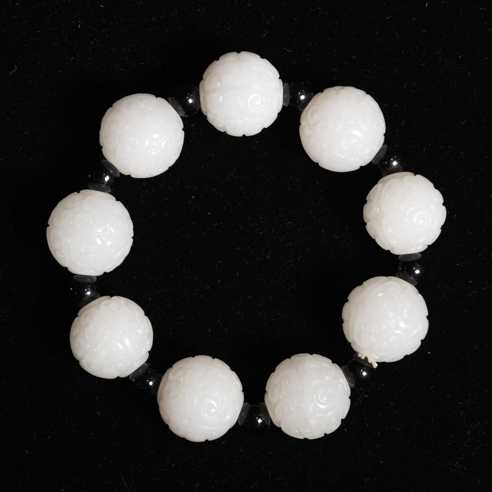 CHINESE WHITE JADE BEAD BRACELET (1 of 3)