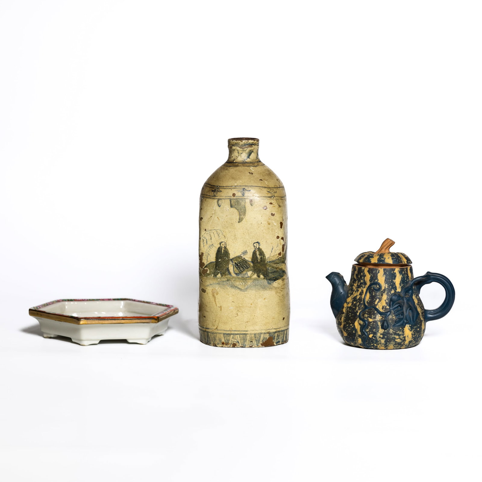 GROUP OF PORCELAIN ARTICLES: (lot of 3) Group of porcelain articles. Vase: 7.87"h x 3.54"w x 3.54"l (20 x 9 x 9 cm) Teapot: 4.13"h (10.5 cm) Saucer: 5.91"h x 1.18"w (15 x 3 cm)