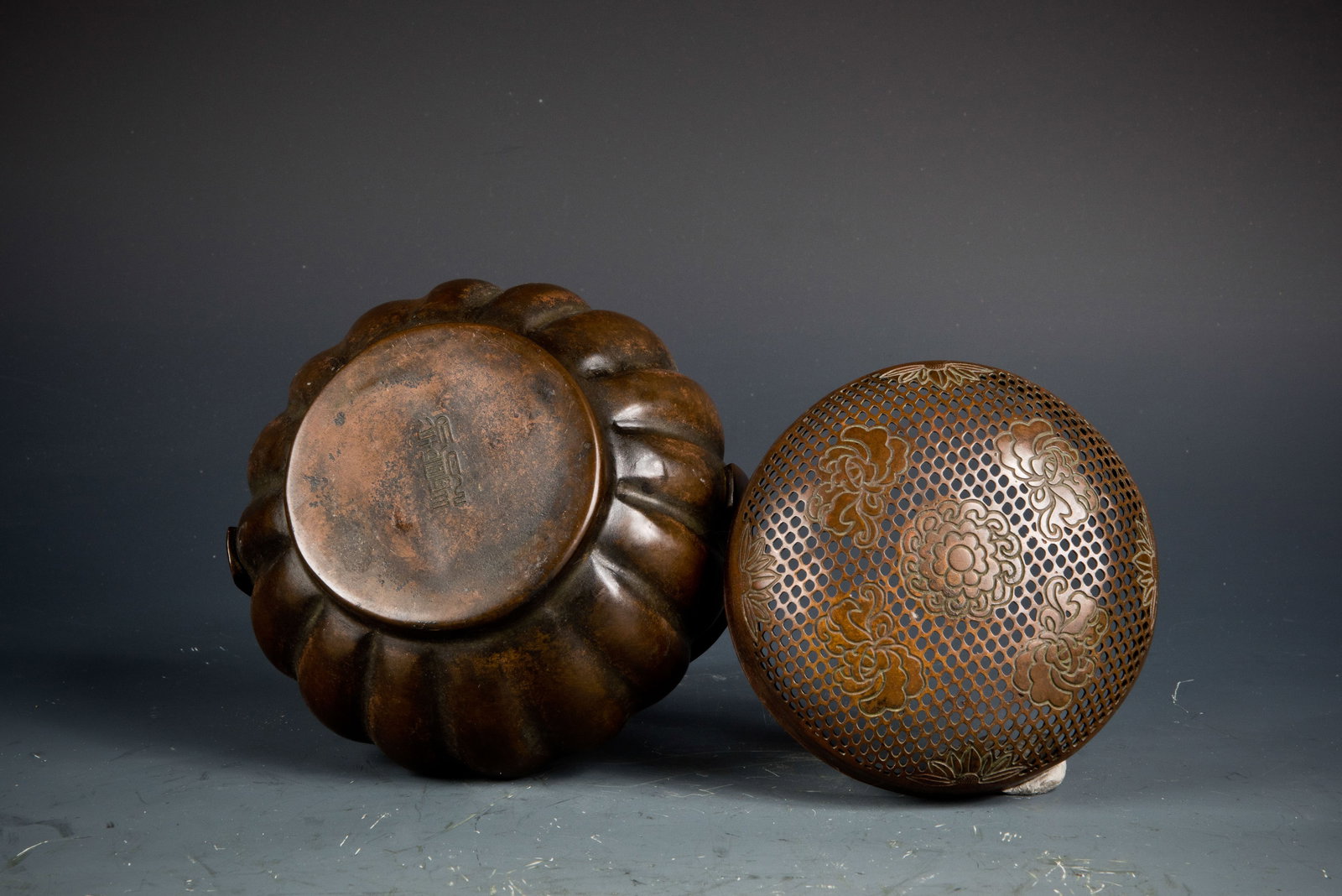 A LOTUS-SHAPED BRONZE CENSER - 3