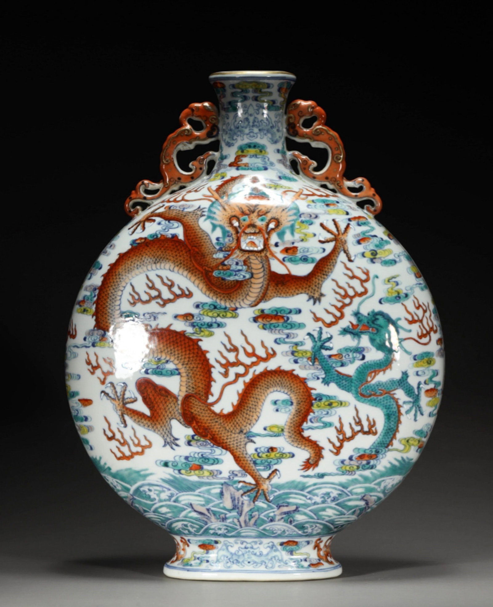 A DOUCAI 'DRAGON' VASE (1 of 10)