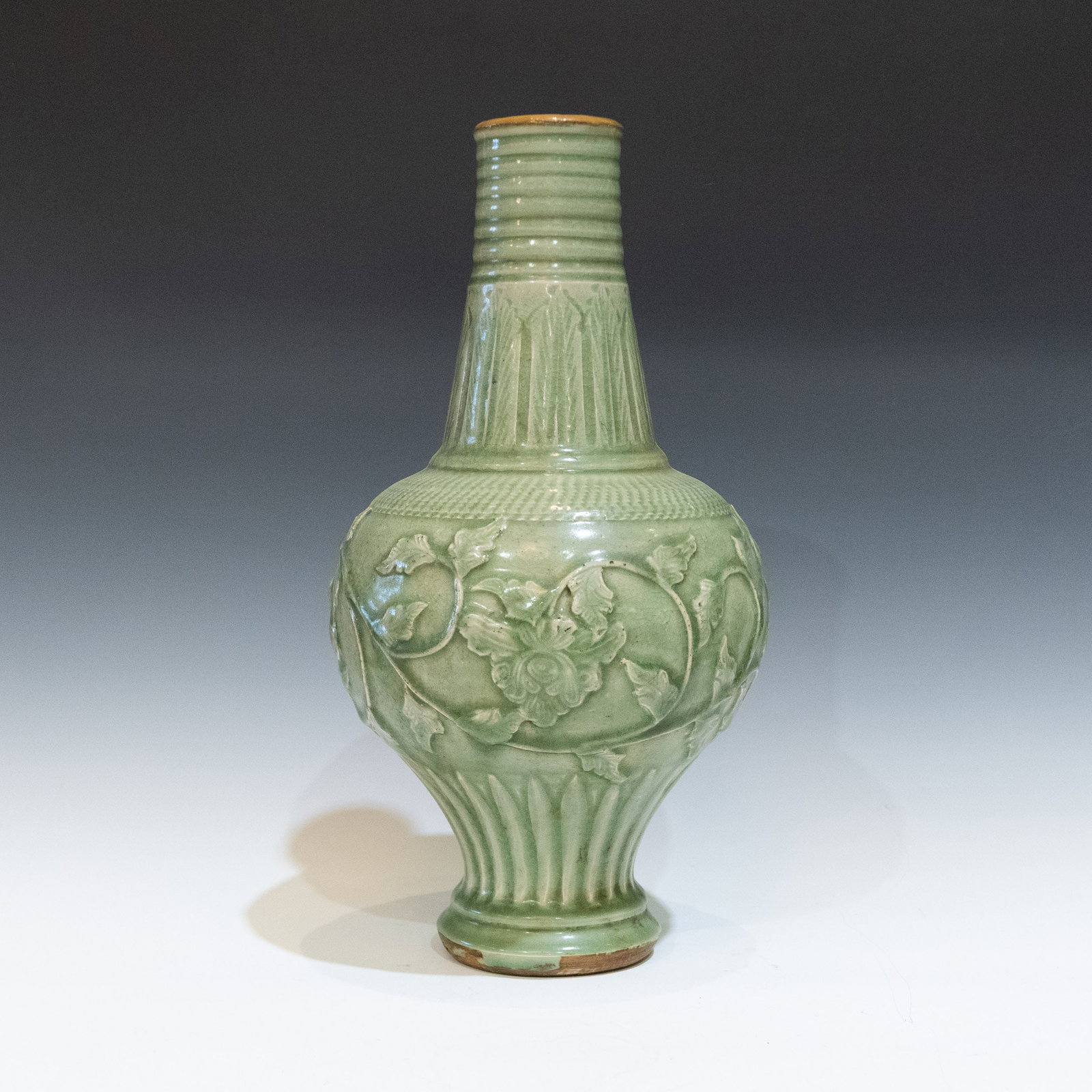 A CHINESE CARVED CELADON VASE - 5