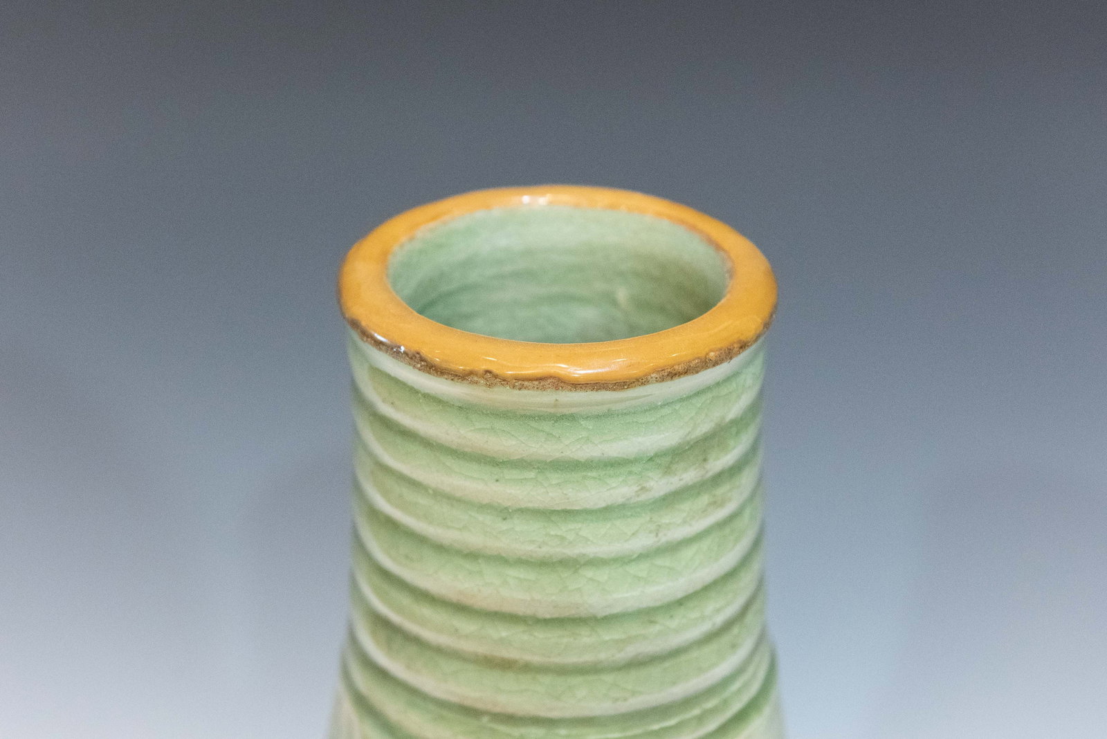 A CHINESE CARVED CELADON VASE - 7