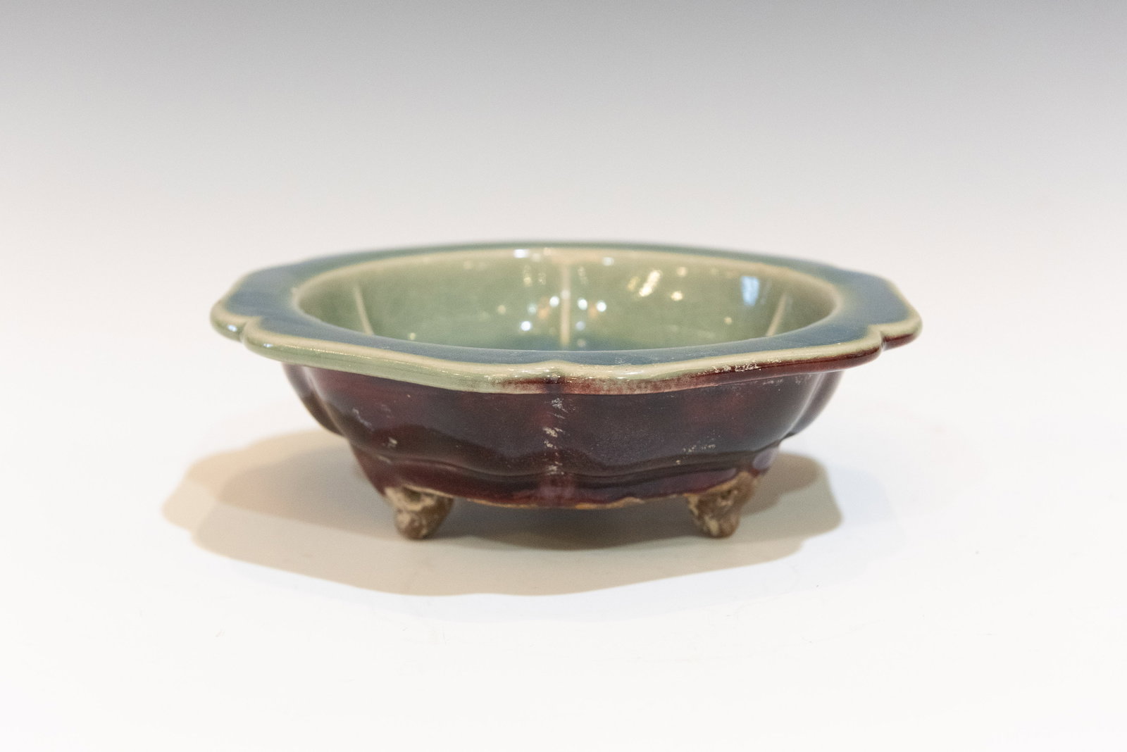 A CHINESE HEXAGONAL TRIPOD NARCISSUS BOWL - 2