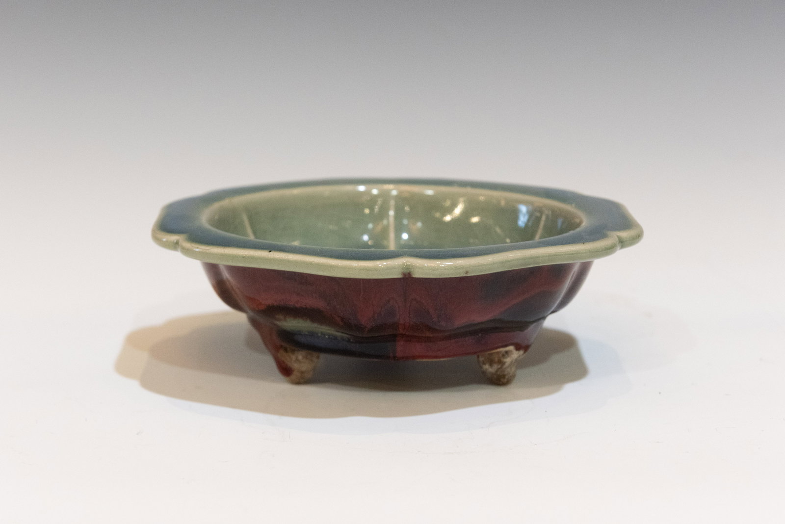 A CHINESE HEXAGONAL TRIPOD NARCISSUS BOWL - 3