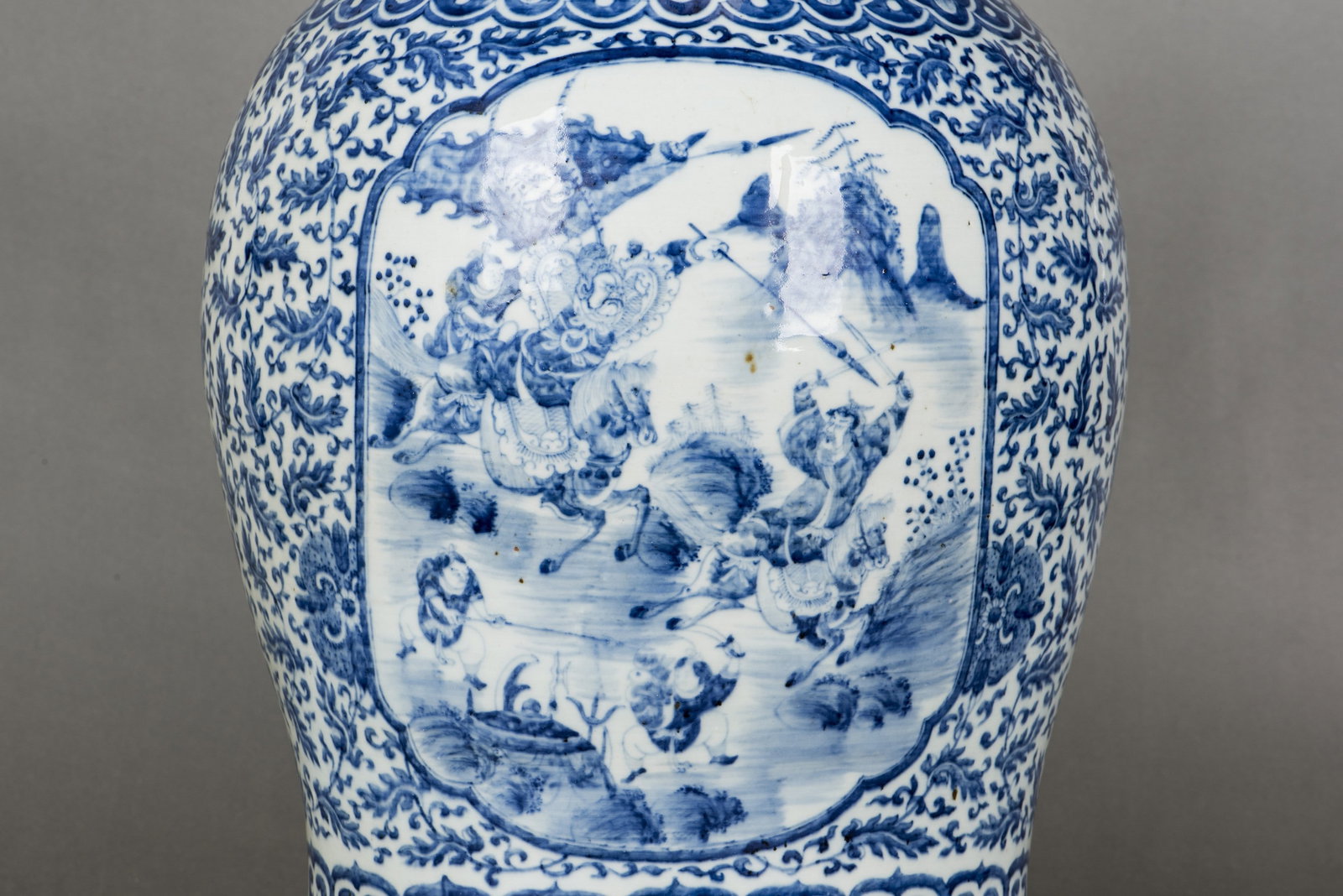 BLUE AND WHITE BALUSTER VASE WITH COVER, QING DYNASTY, GUANGXU PERIOD - 2