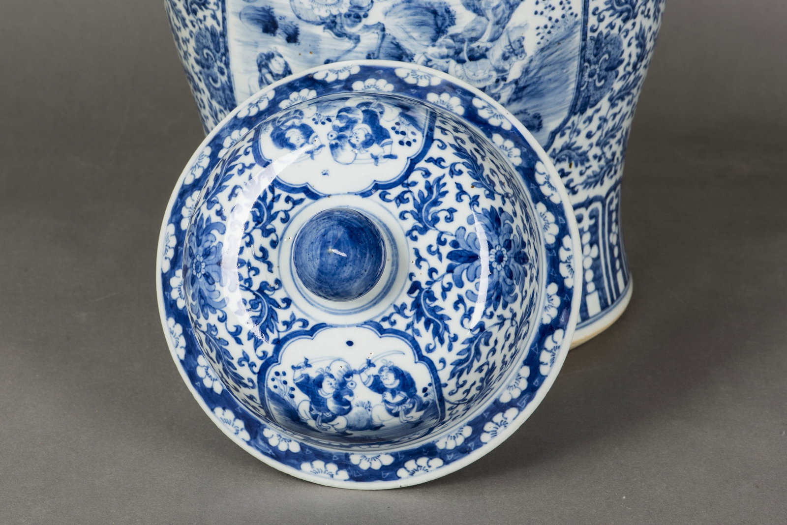 BLUE AND WHITE BALUSTER VASE WITH COVER, QING DYNASTY, GUANGXU PERIOD - 4