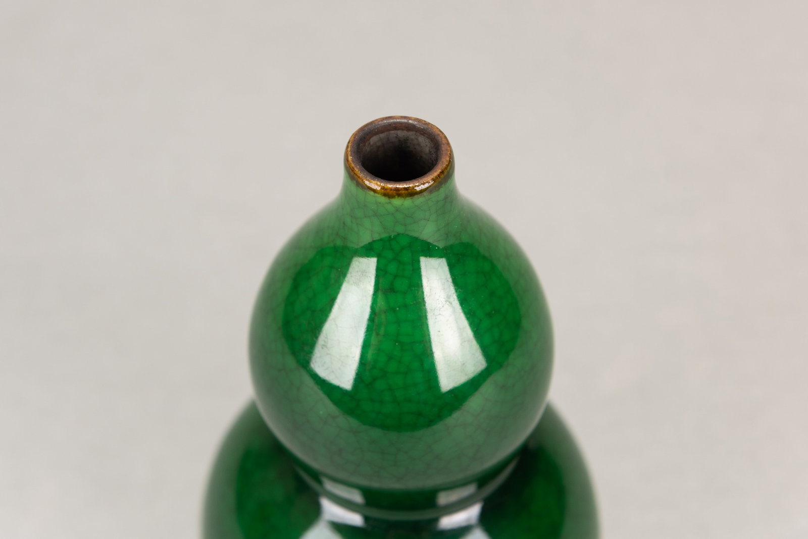CHINESE GREEN GLAZED PORCELAIN VASE - 5