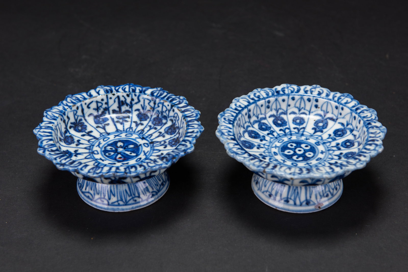 A PAIR OF BLUE AND WHITE STEM CUPS, REPUBLIC PERIOD - 5
