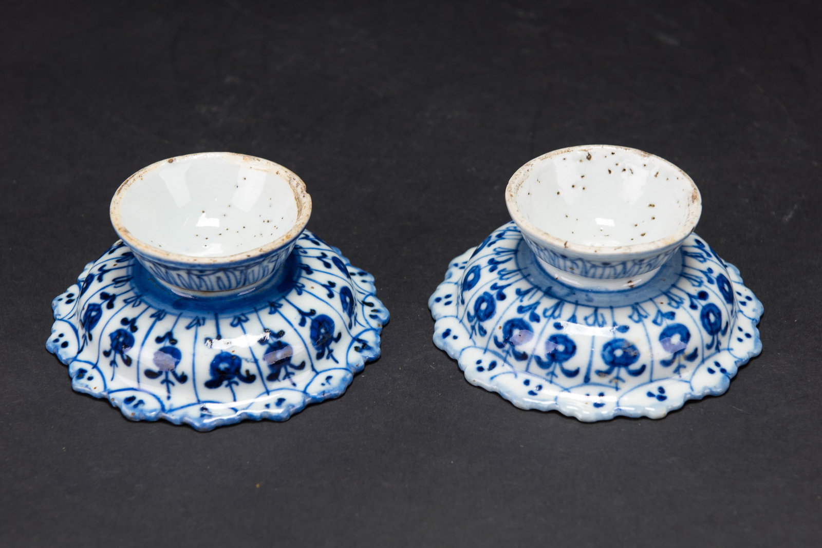 A PAIR OF BLUE AND WHITE STEM CUPS, REPUBLIC PERIOD - 7