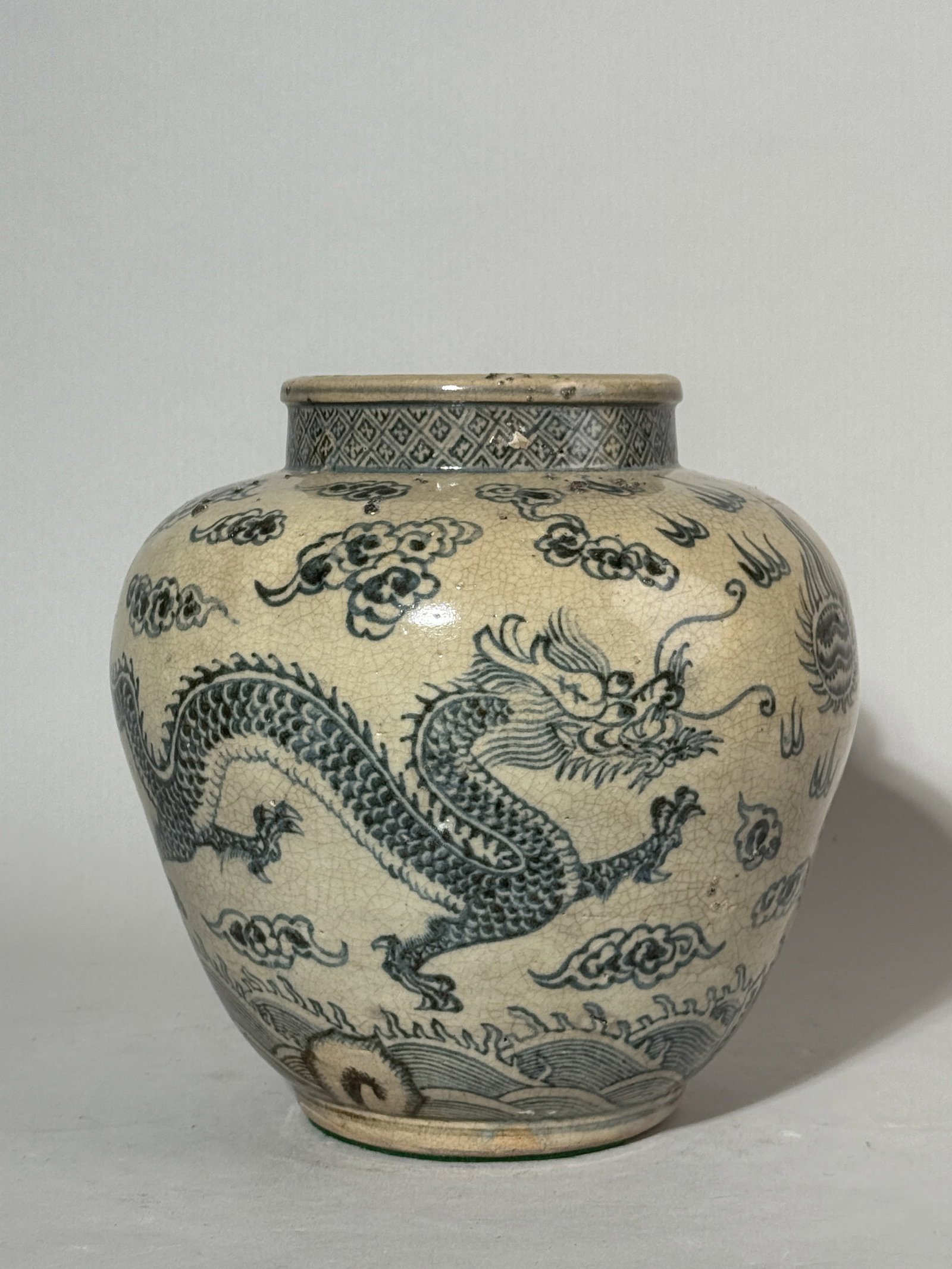 CHINESE BLUE AND WHITE PORCELAIN JAR WITH DRAGON (1 of 15)