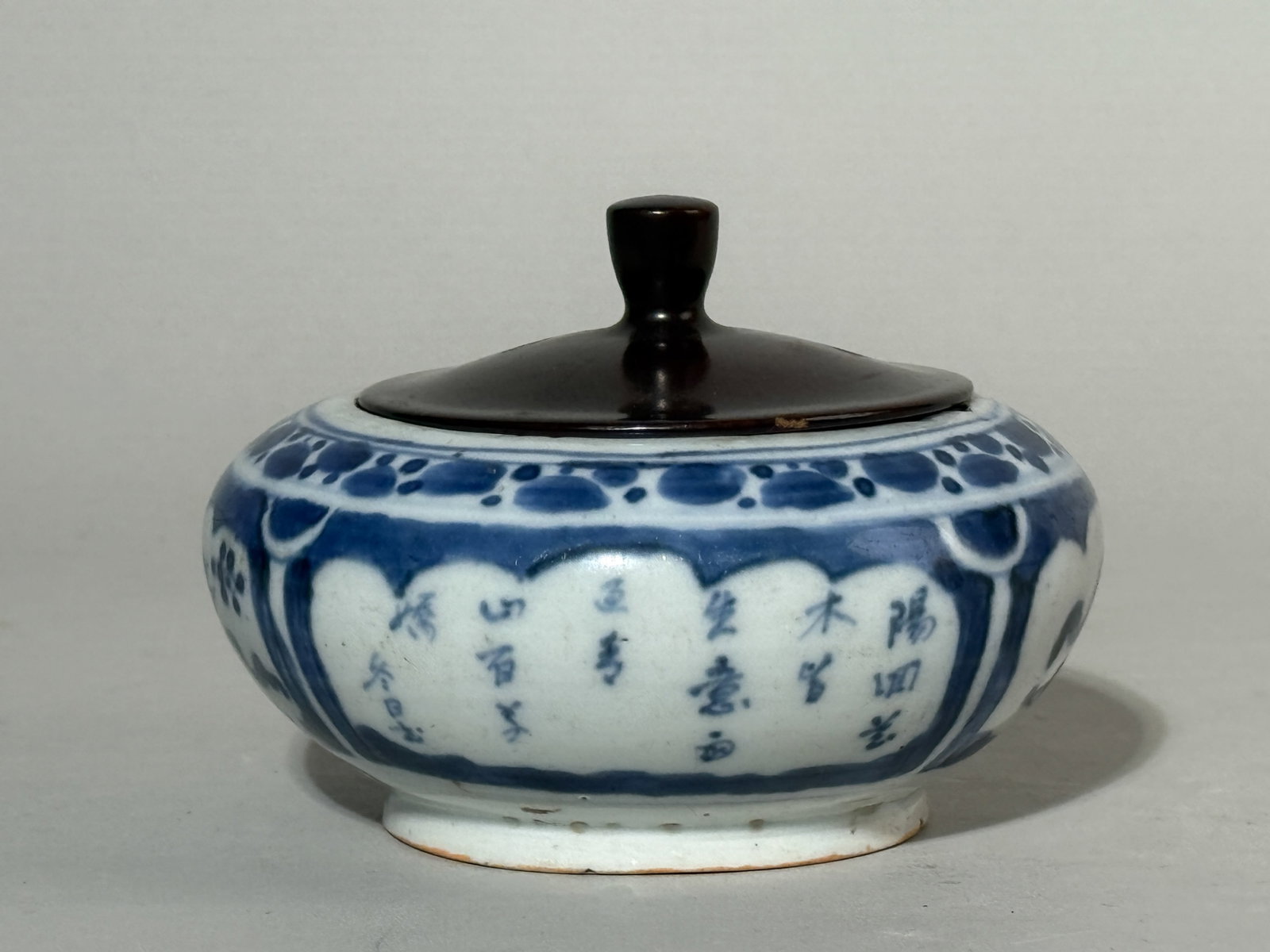 CHINESE BLUE AND WHITE PORCELAIN SCHOLAR BRUSH WASHER WITH POEM: A Chinese blue and white porcelain scholar brush washer with a poem, 17th/18th century. Small chip on the rim. Dimensions: Diameter: 4.75 in. (12.1 cm). Note: This item is in New York, where it can
